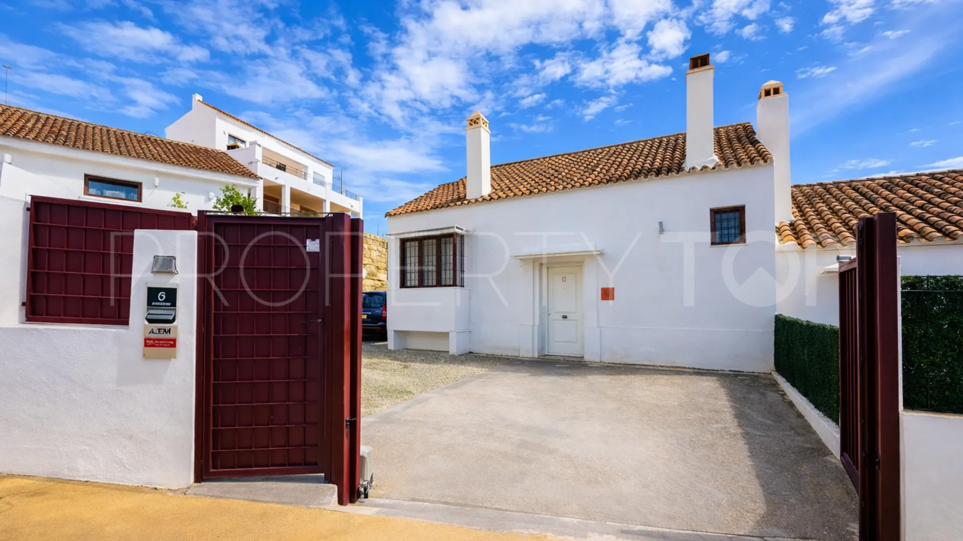 Se vende pareado con 2 dormitorios en Casares Playa