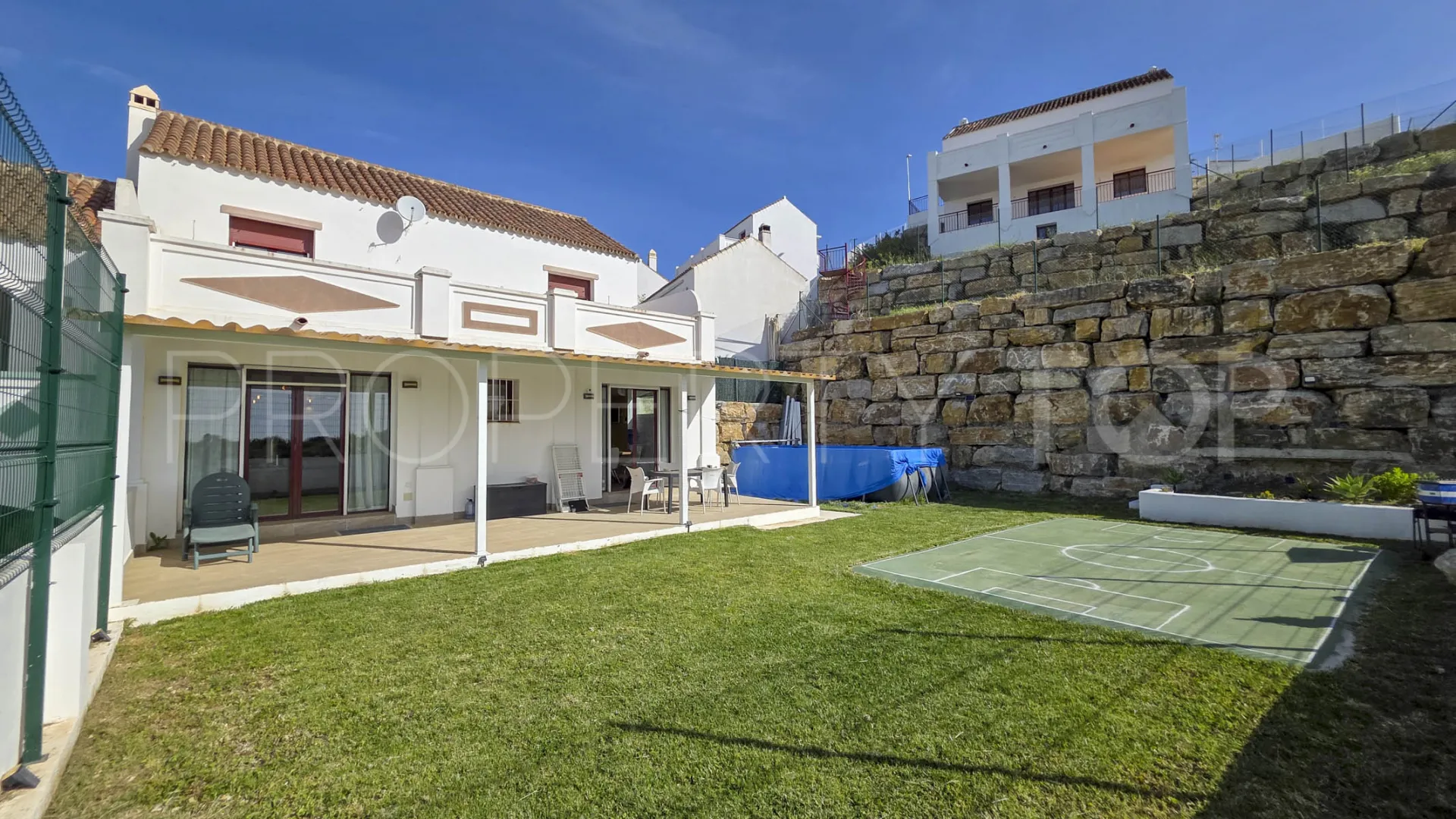 Se vende pareado con 2 dormitorios en Casares Playa