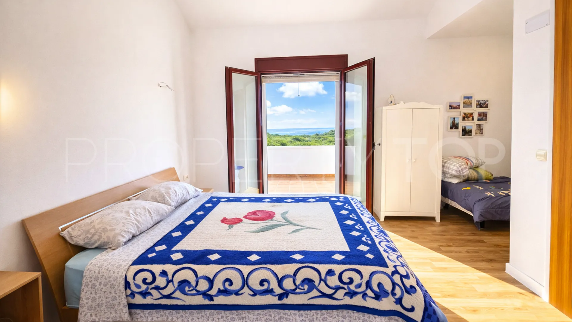Se vende pareado con 2 dormitorios en Casares Playa