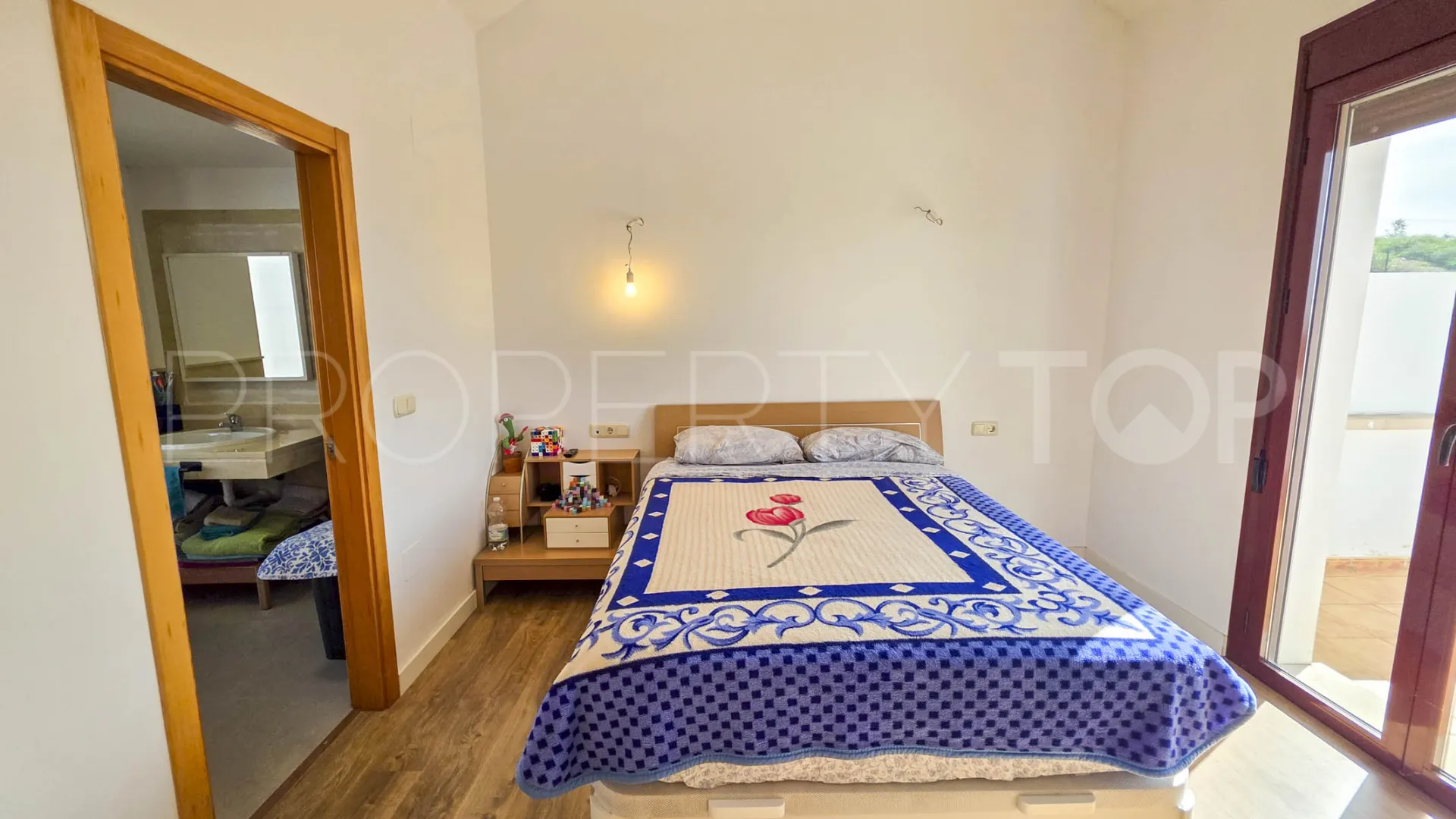 Se vende pareado con 2 dormitorios en Casares Playa
