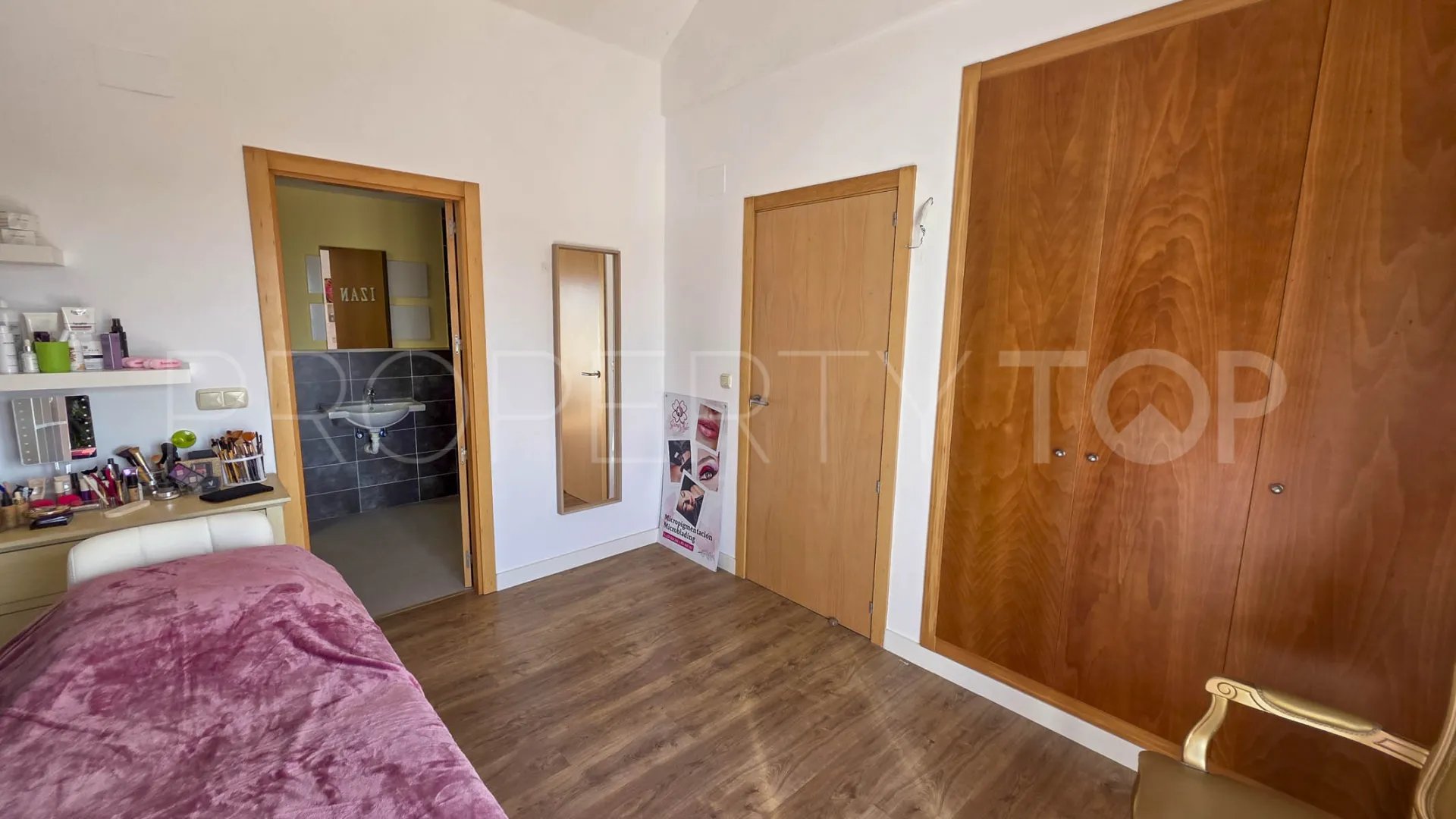 Se vende pareado con 2 dormitorios en Casares Playa