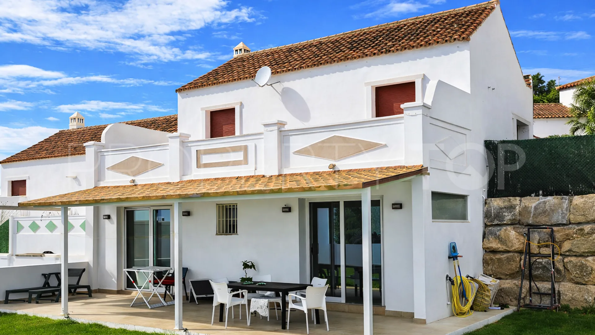 Se vende pareado con 2 dormitorios en Casares Playa