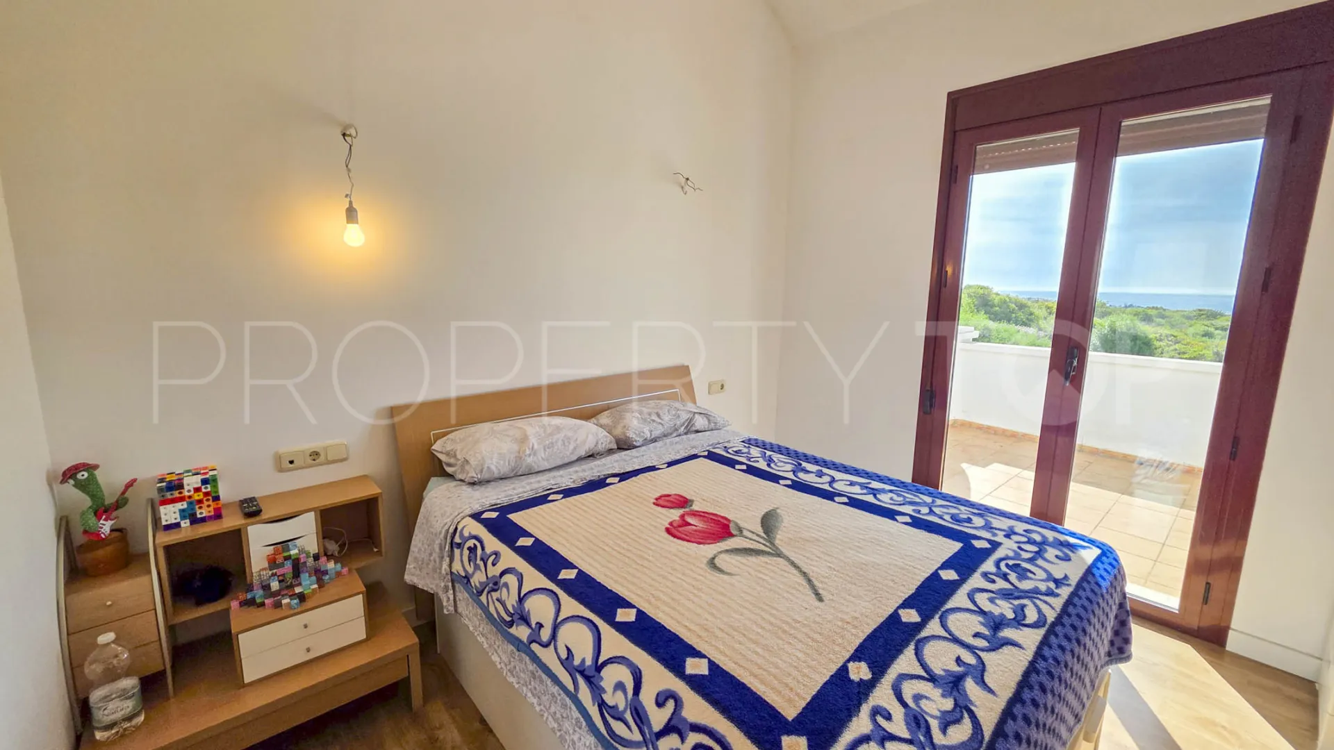 Se vende pareado con 2 dormitorios en Casares Playa