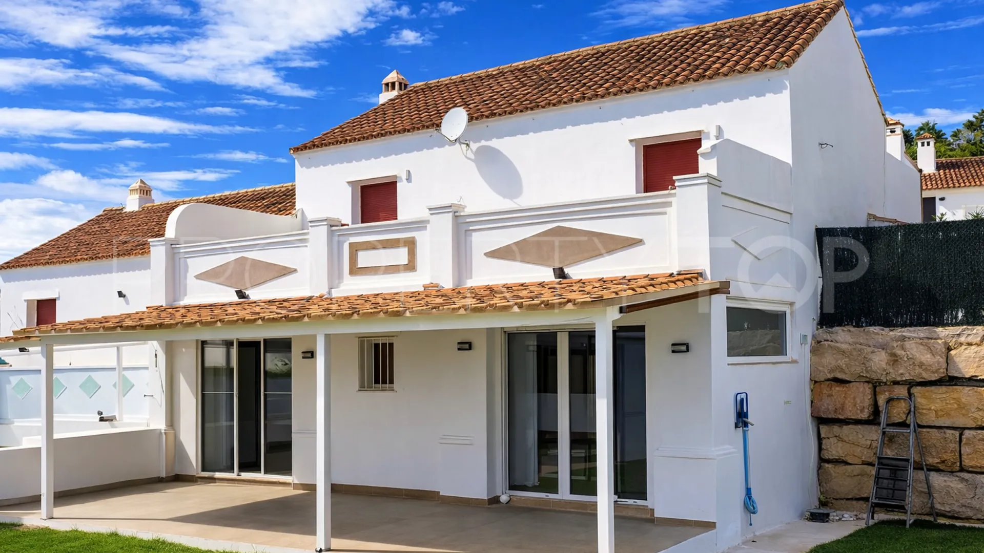 Se vende pareado con 2 dormitorios en Casares Playa
