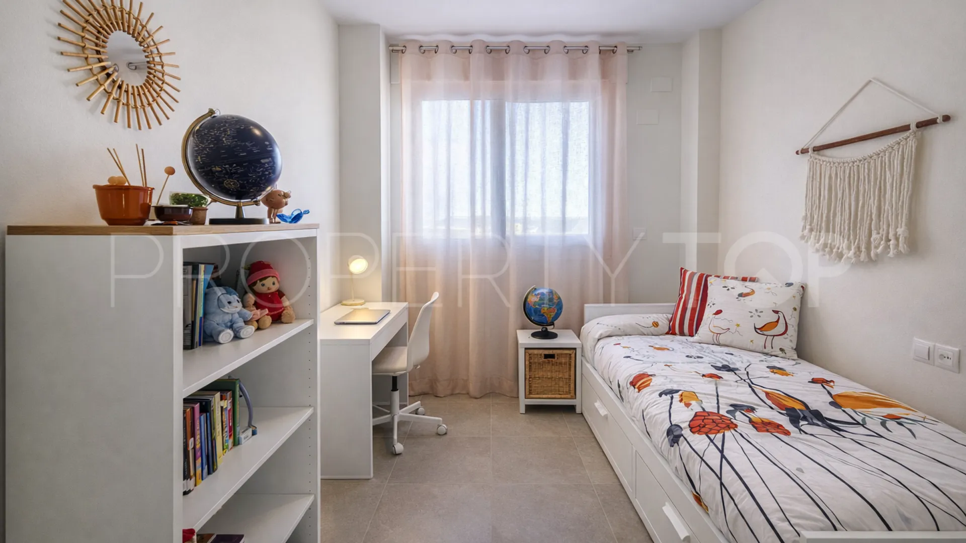 Apartamento en venta de 3 dormitorios en Estepona