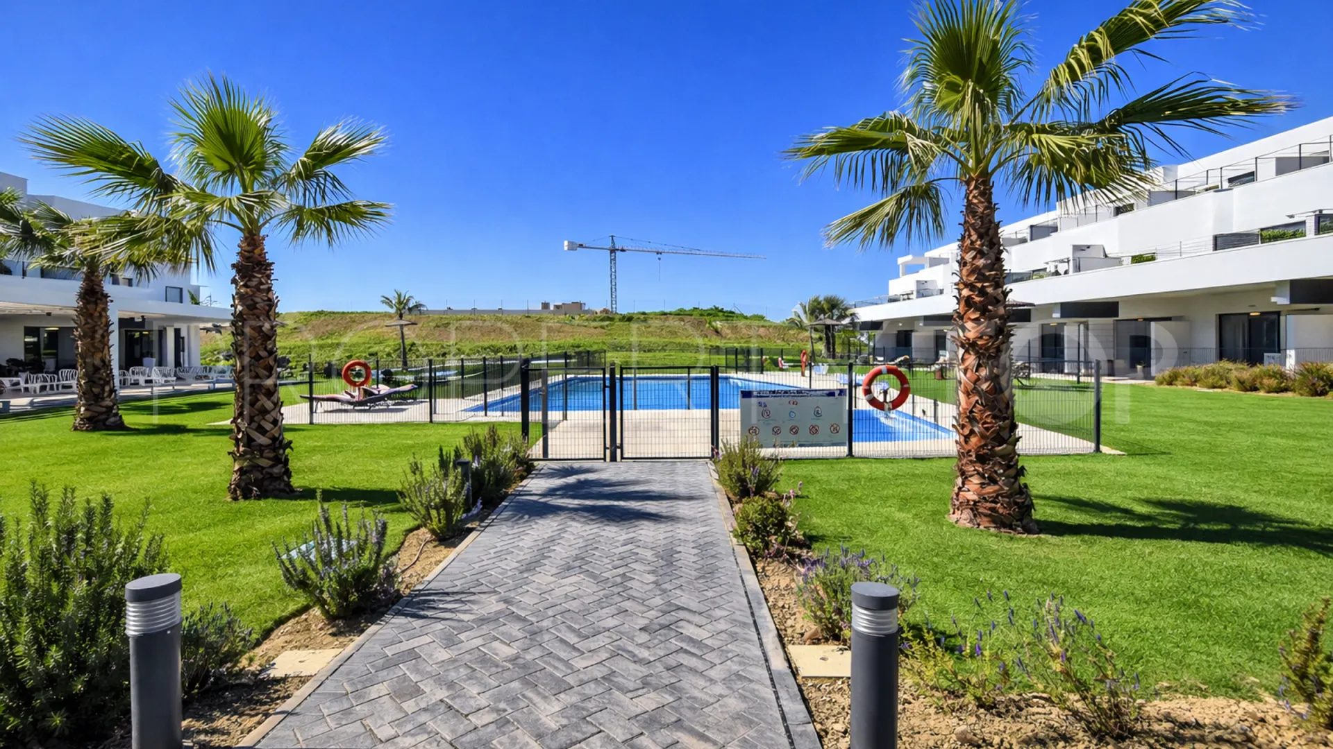 Apartamento en venta de 3 dormitorios en Estepona