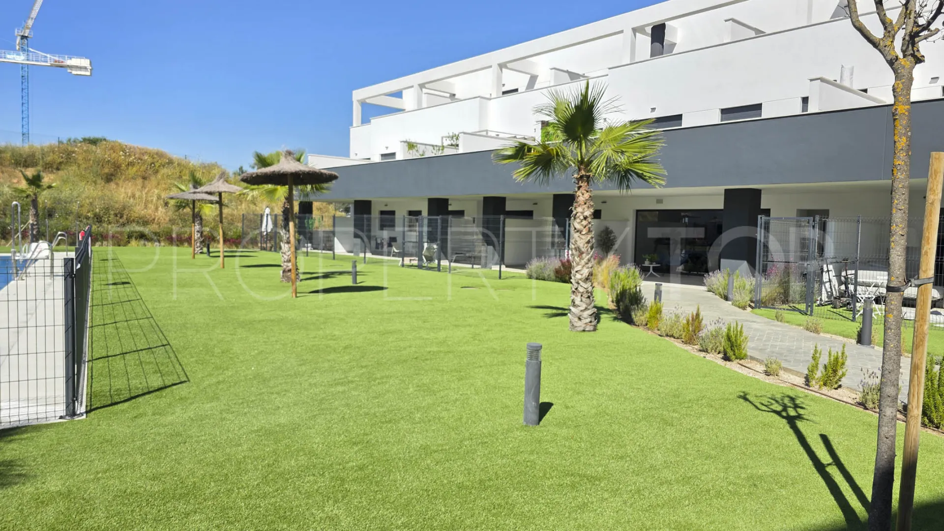 Apartamento en venta de 3 dormitorios en Estepona