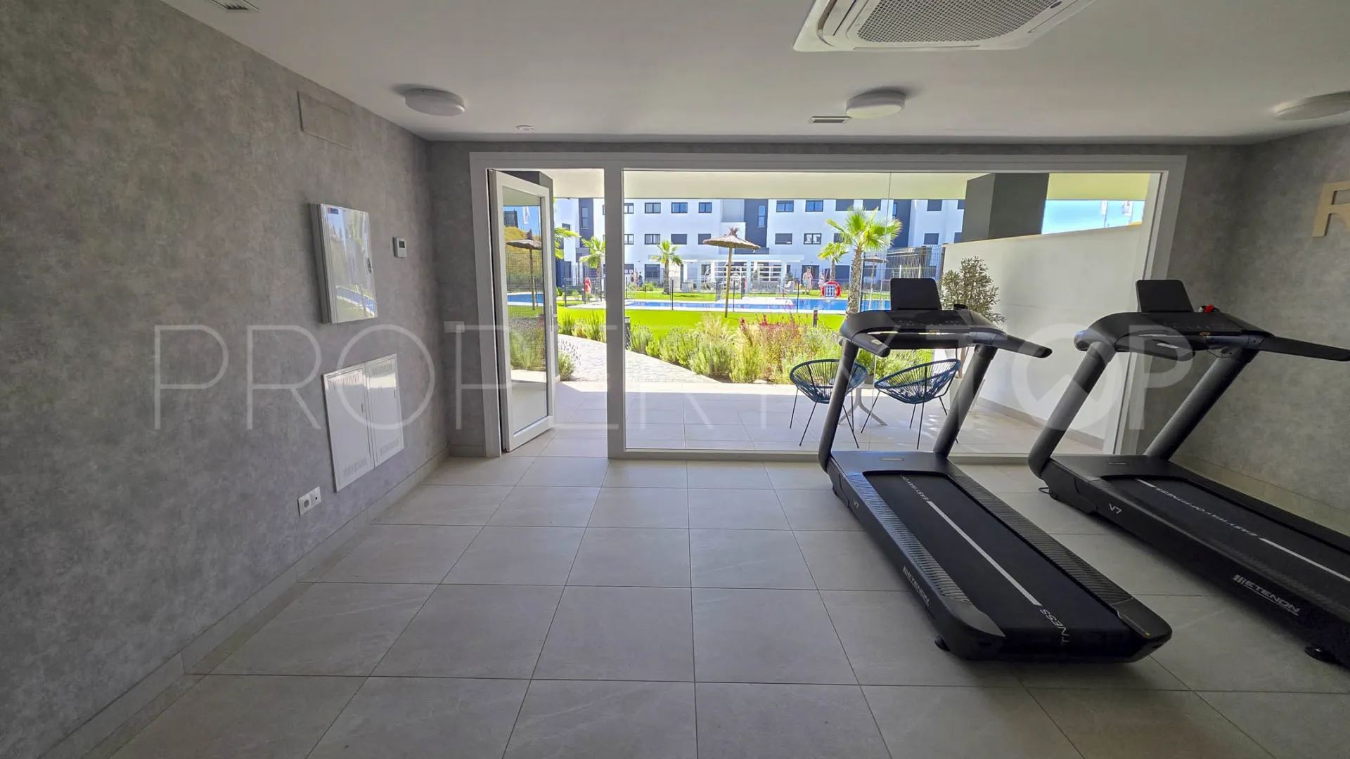 Apartamento en venta de 3 dormitorios en Estepona