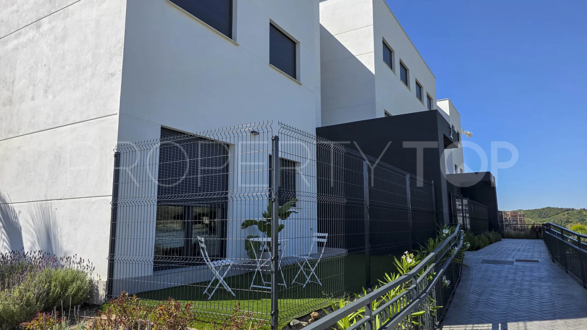 Apartamento en venta de 3 dormitorios en Estepona