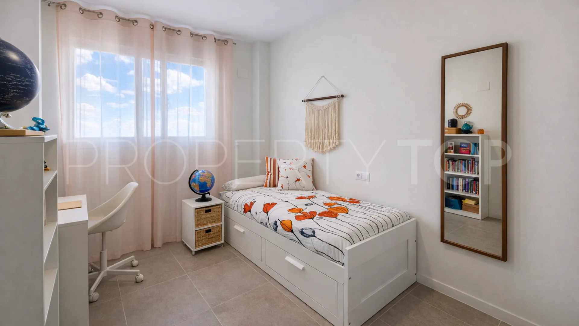 Apartamento en venta de 3 dormitorios en Estepona