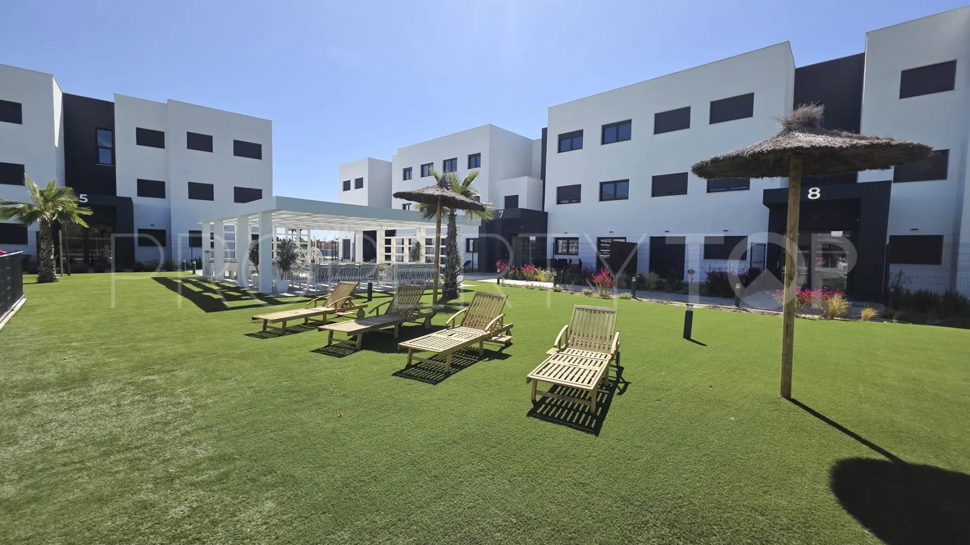 Apartamento en venta de 3 dormitorios en Estepona