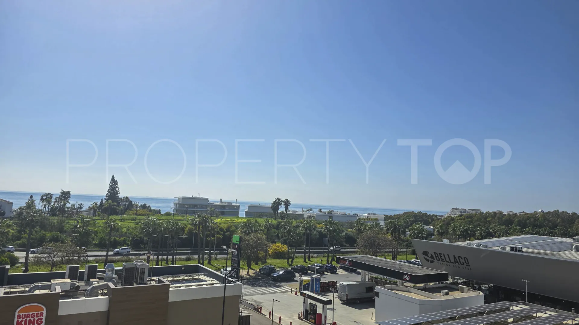 Apartamento en venta de 3 dormitorios en Estepona