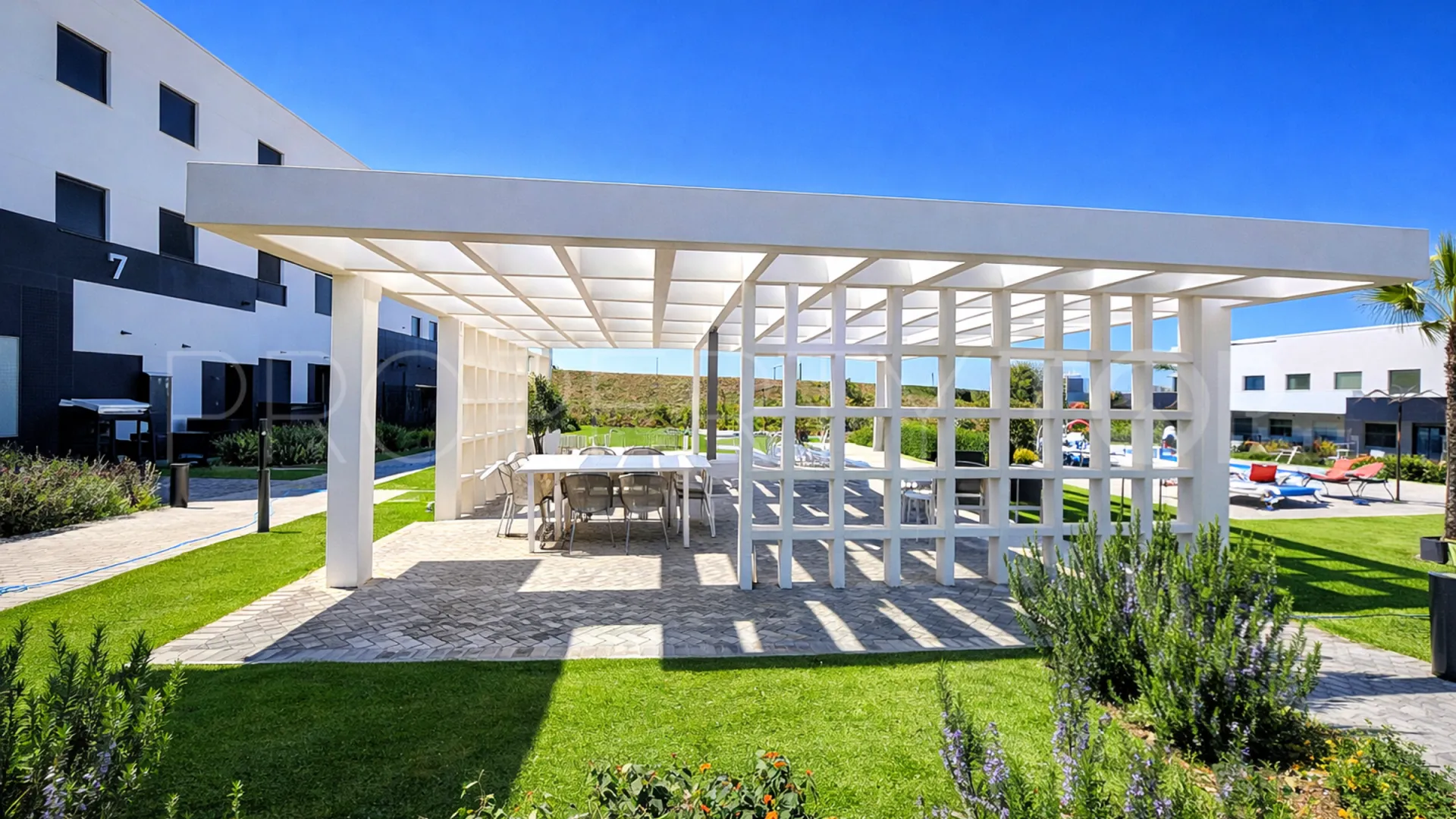 Apartamento en venta de 3 dormitorios en Estepona