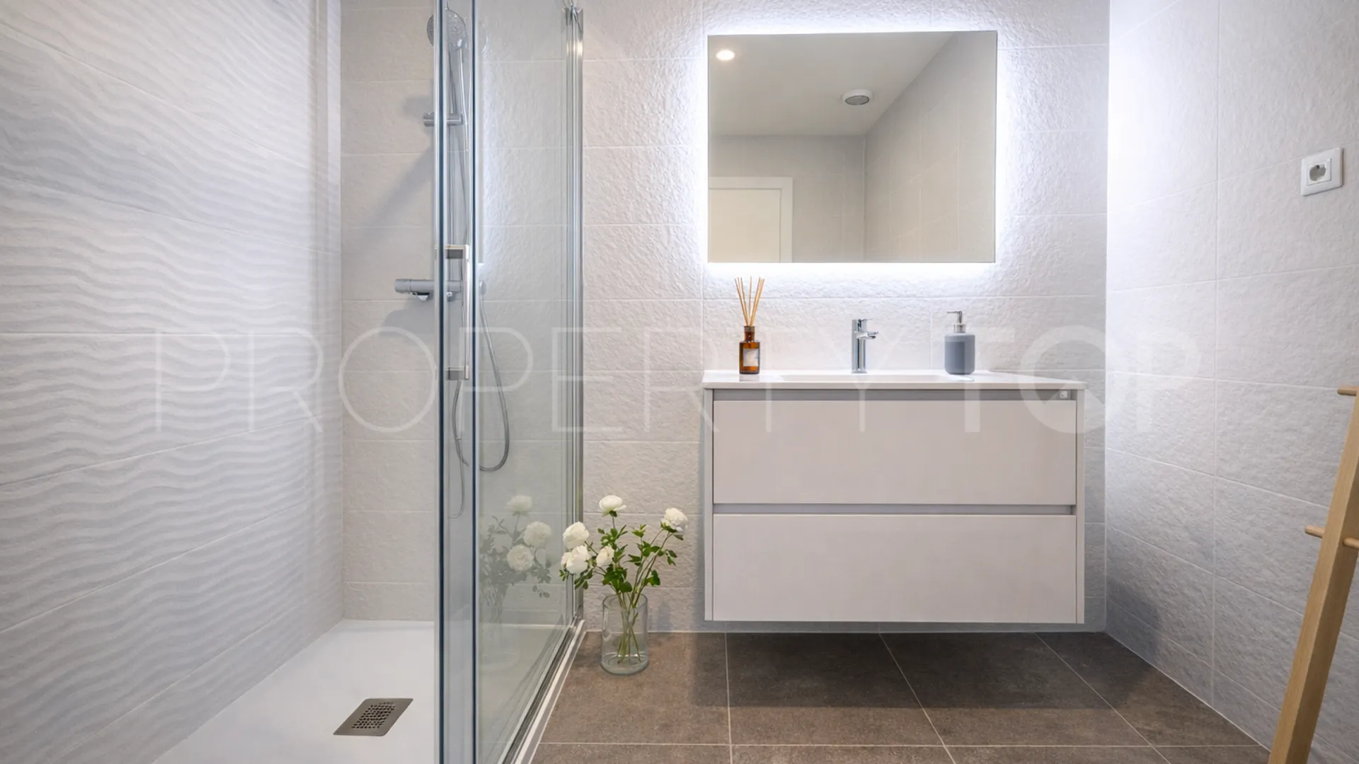 Apartamento en venta de 3 dormitorios en Estepona