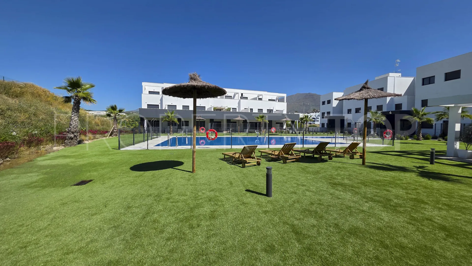 Apartamento en venta de 3 dormitorios en Estepona