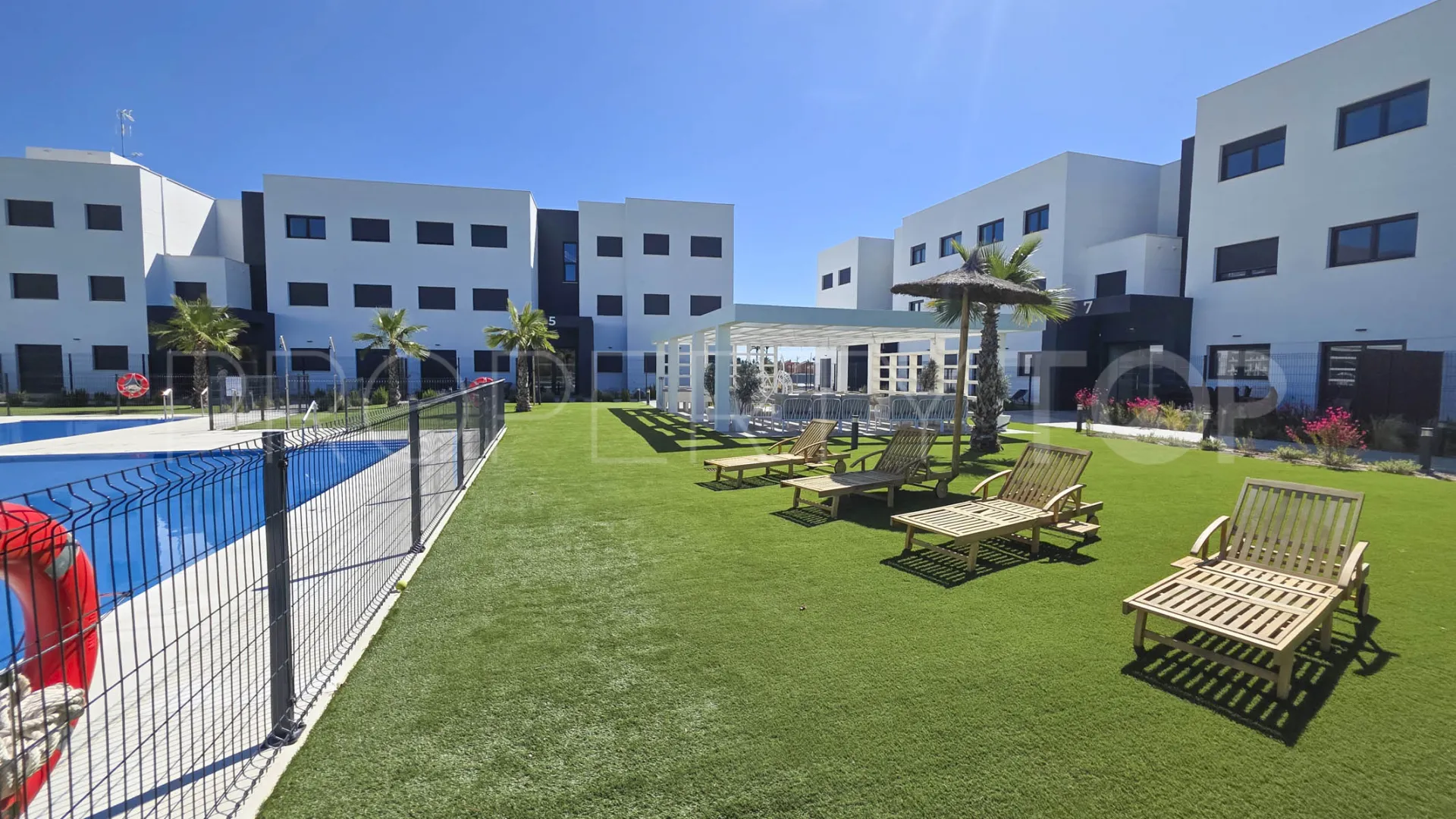 Apartamento en venta de 3 dormitorios en Estepona