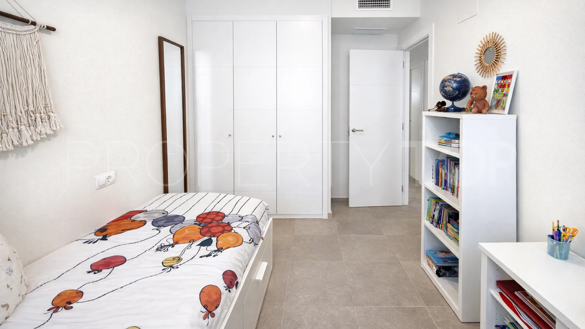 Apartamento en venta de 3 dormitorios en Estepona