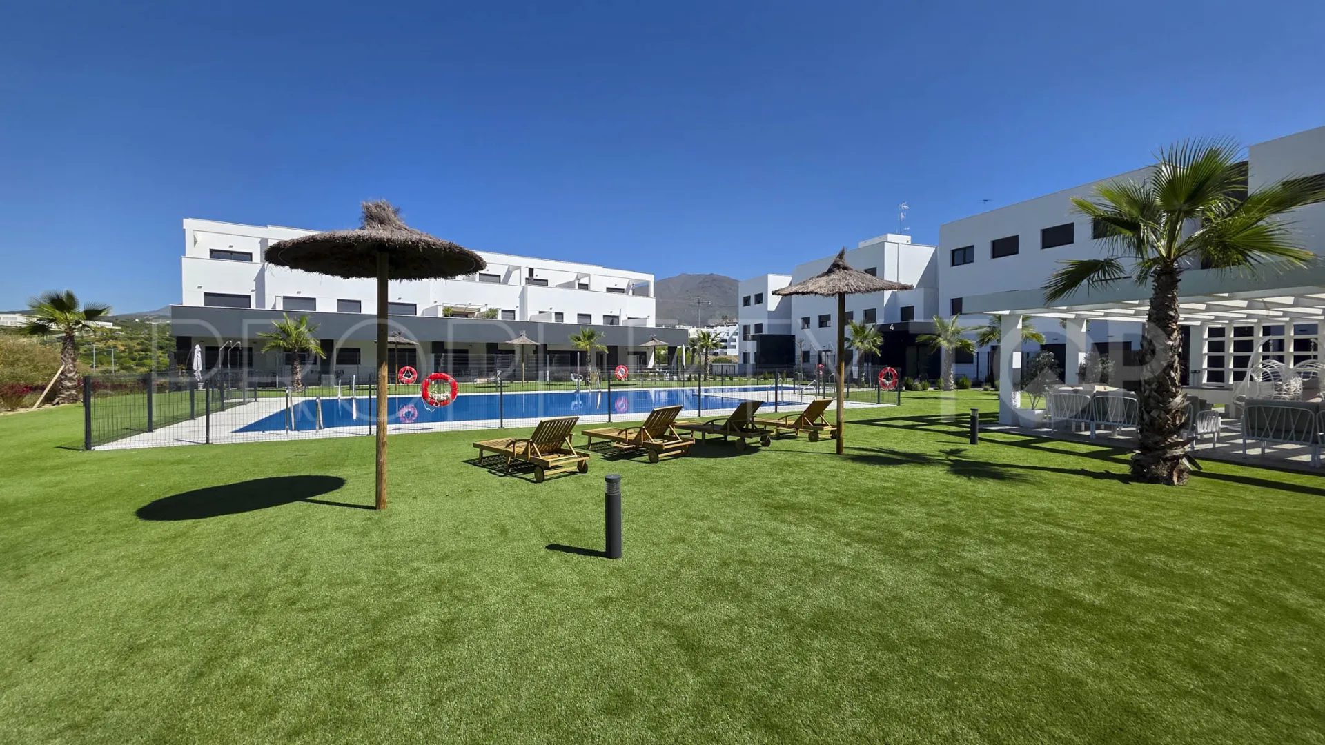 Apartamento en venta de 3 dormitorios en Estepona