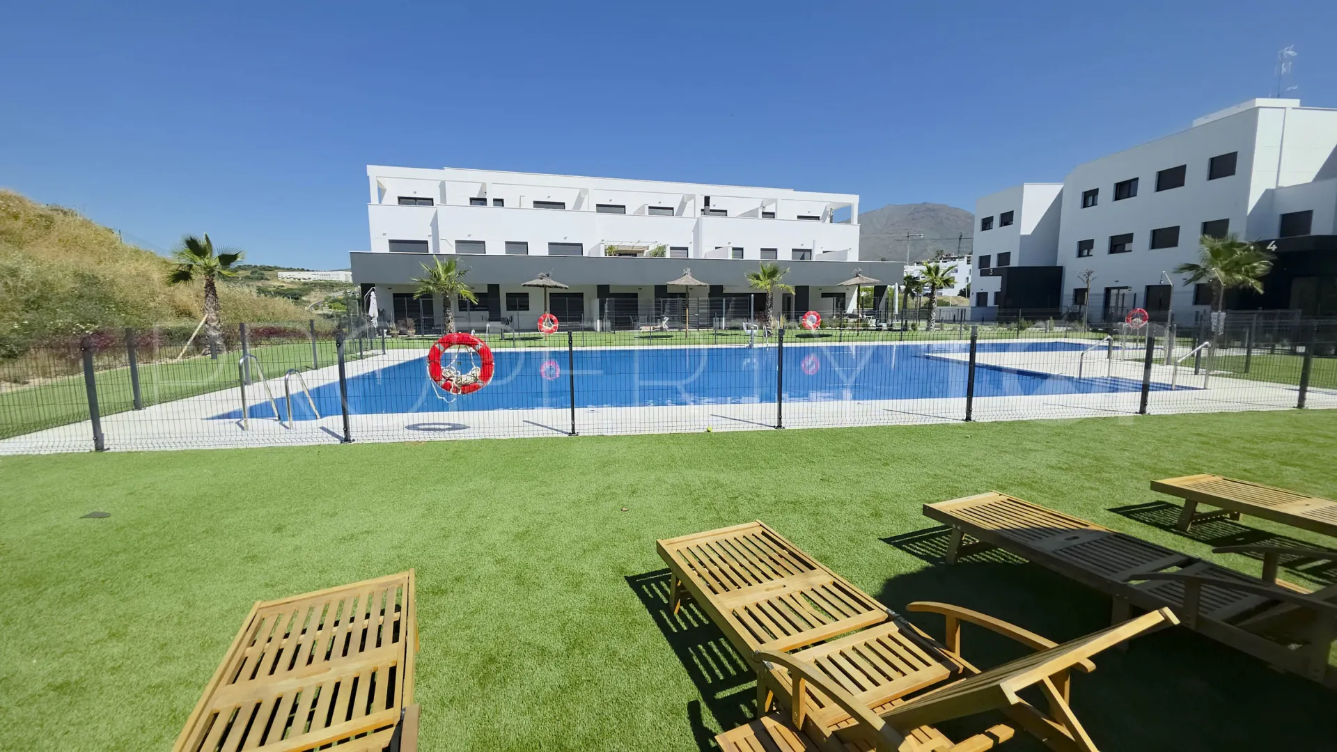 Apartamento en venta de 3 dormitorios en Estepona