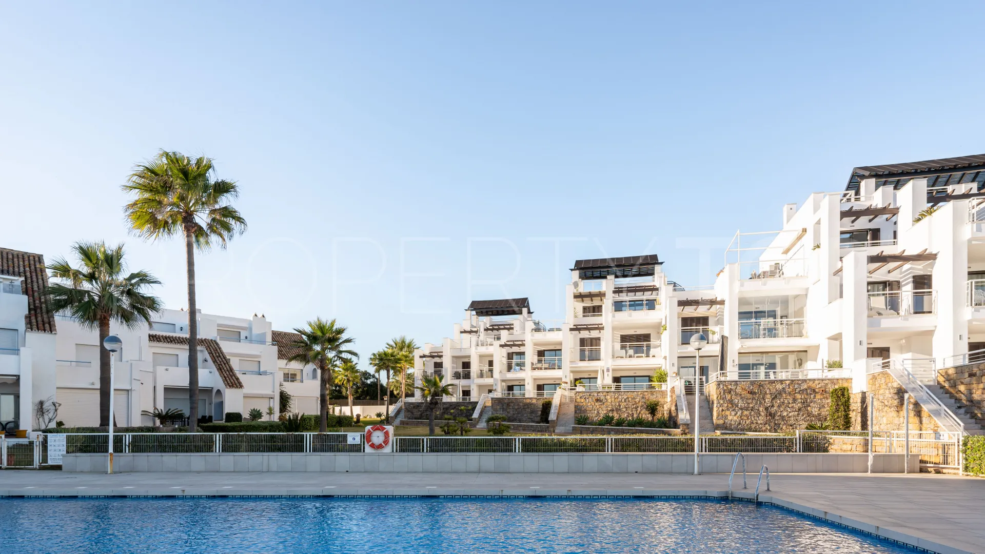 Se vende apartamento planta baja en Casares Playa de 2 dormitorios