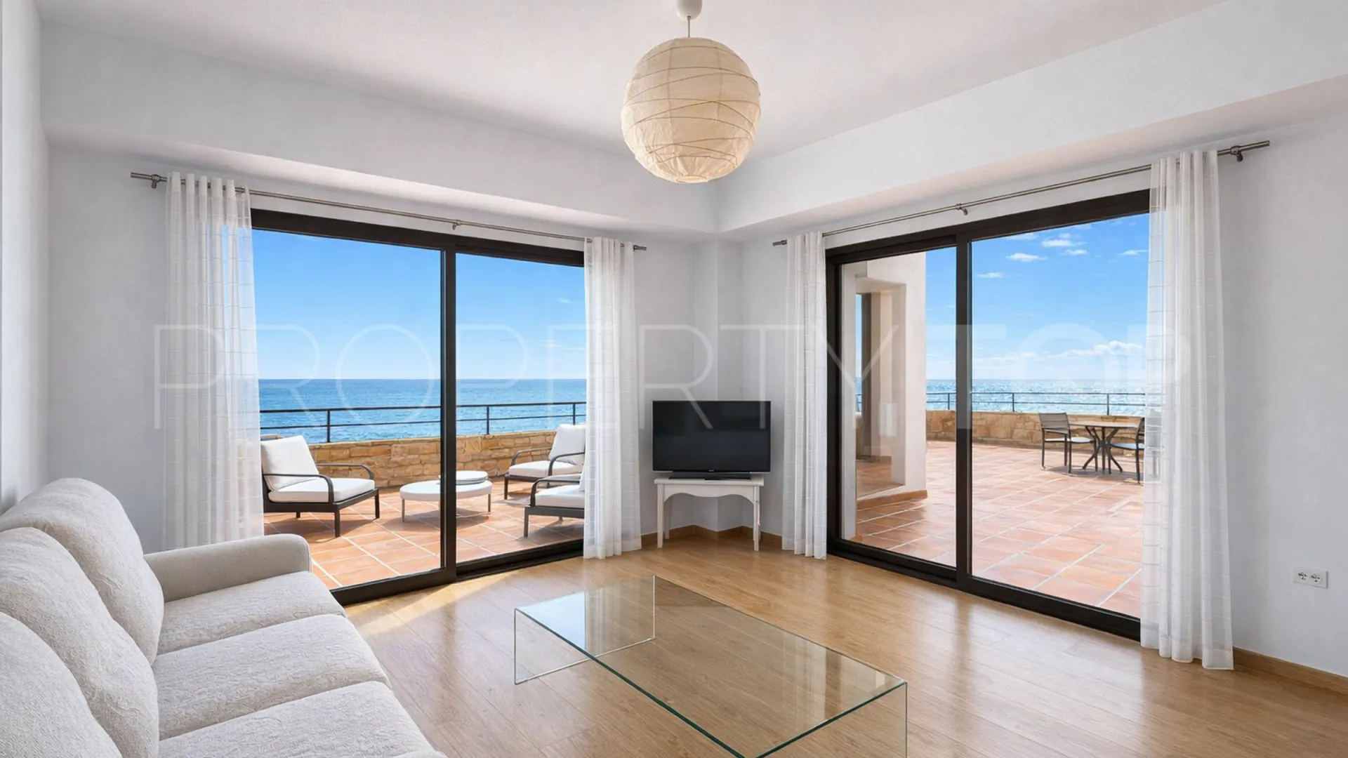 Se vende apartamento planta baja en Casares Playa de 2 dormitorios
