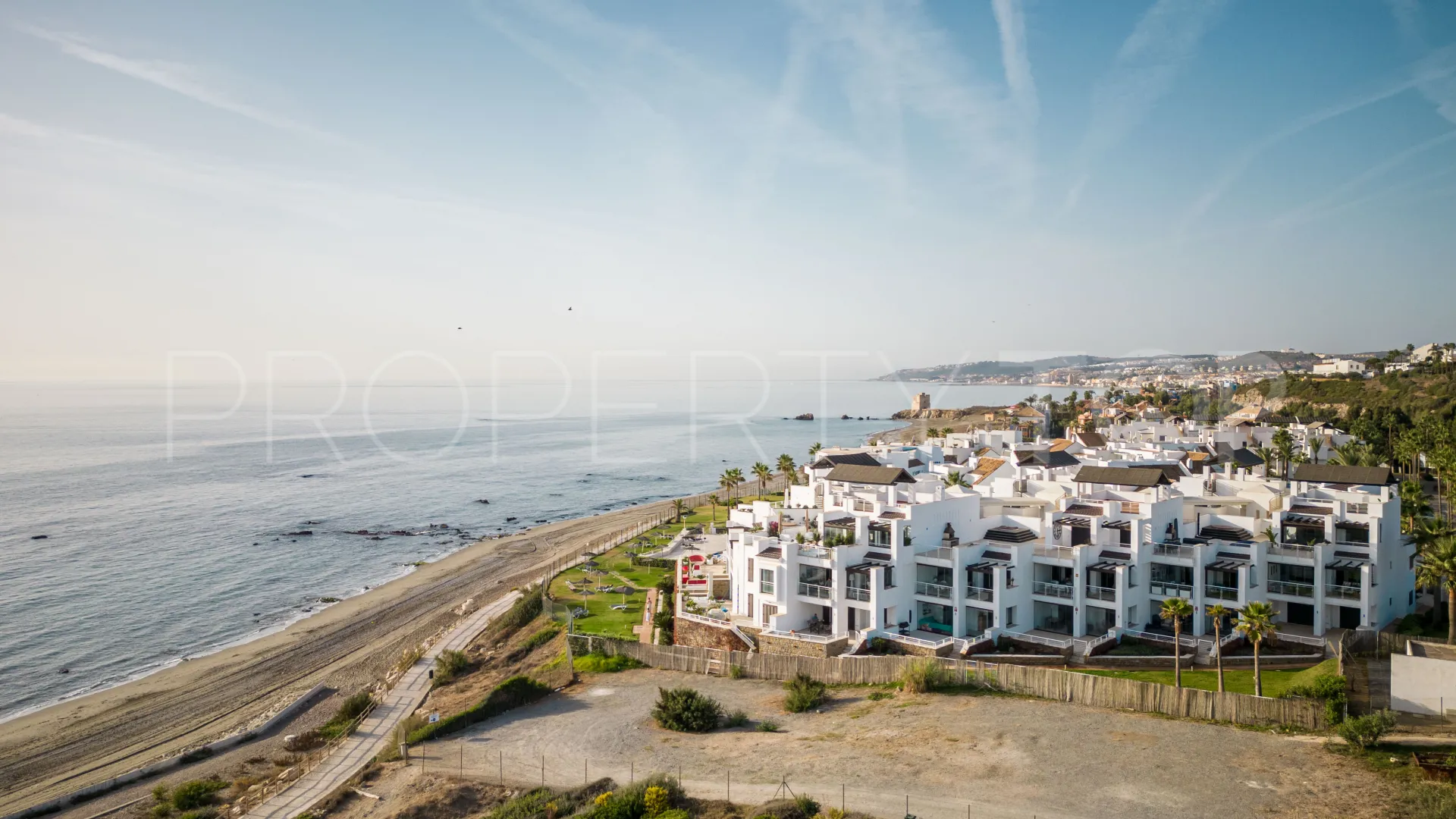 Se vende apartamento planta baja en Casares Playa de 2 dormitorios