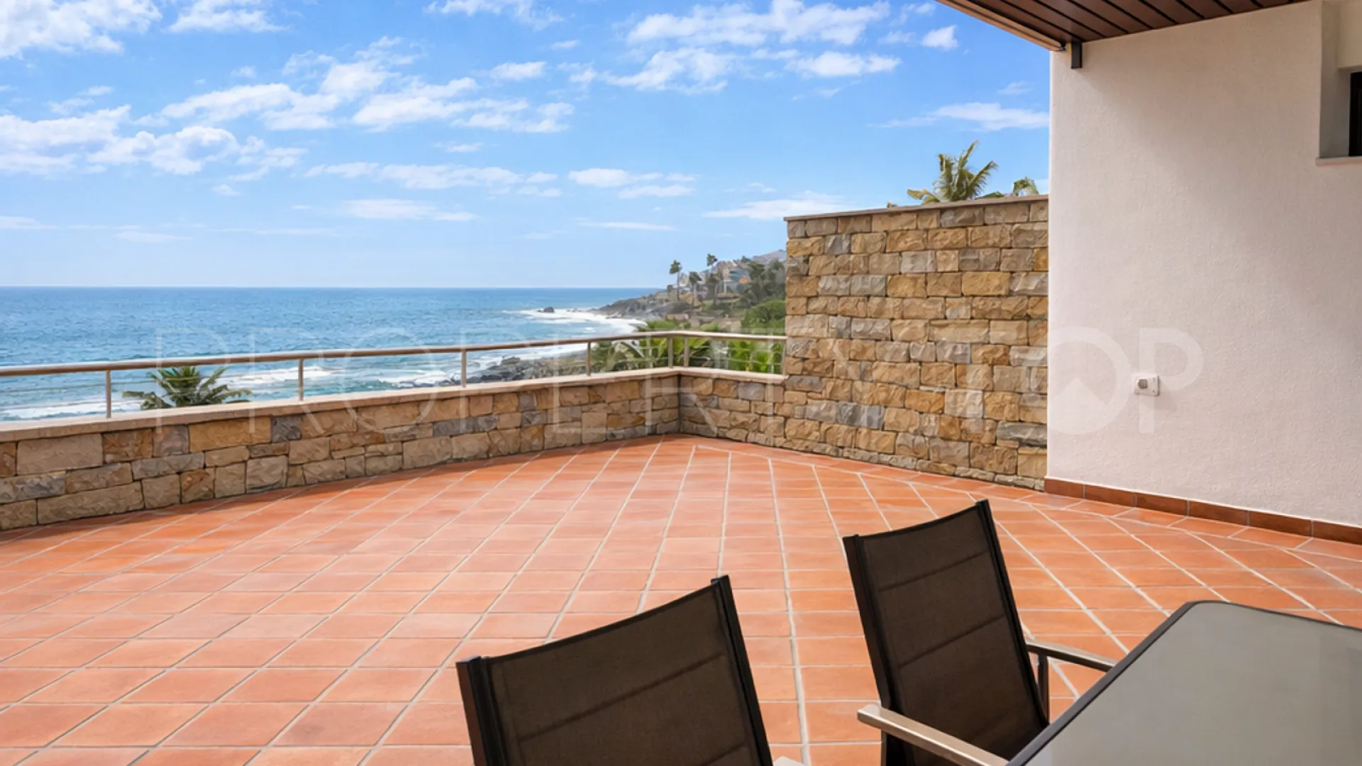 Se vende apartamento planta baja en Casares Playa de 2 dormitorios