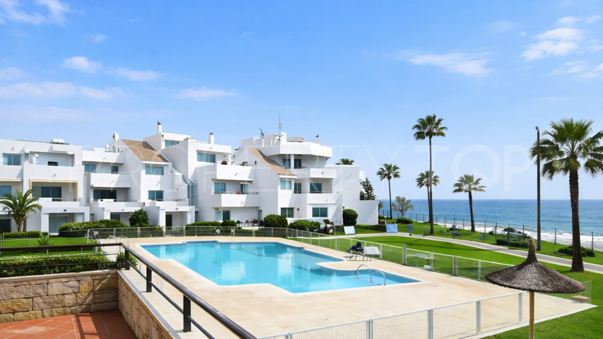 Se vende apartamento planta baja en Casares Playa de 2 dormitorios