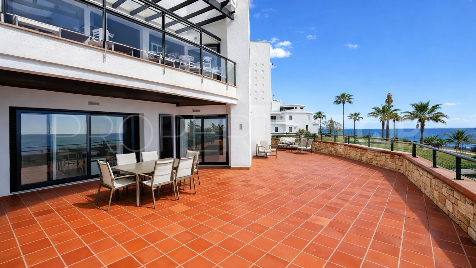 Se vende apartamento planta baja en Casares Playa de 2 dormitorios
