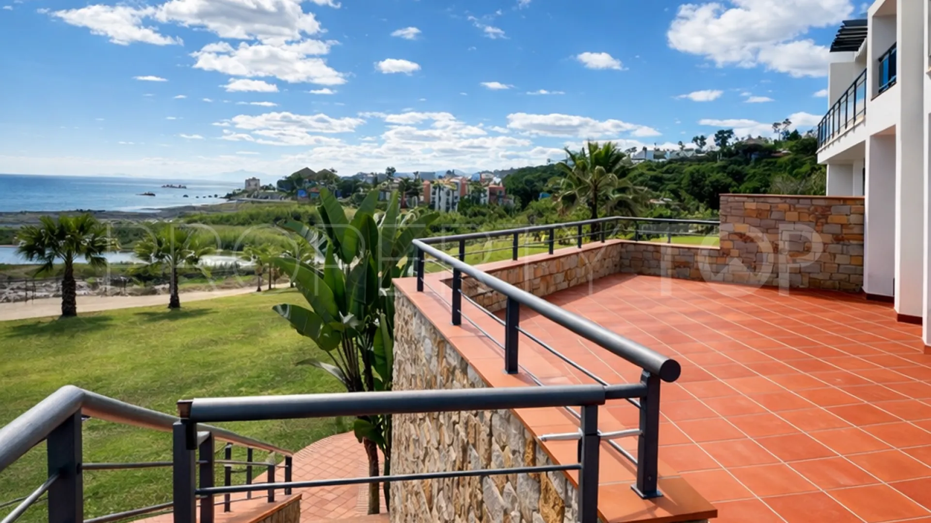 Se vende apartamento planta baja en Casares Playa de 2 dormitorios
