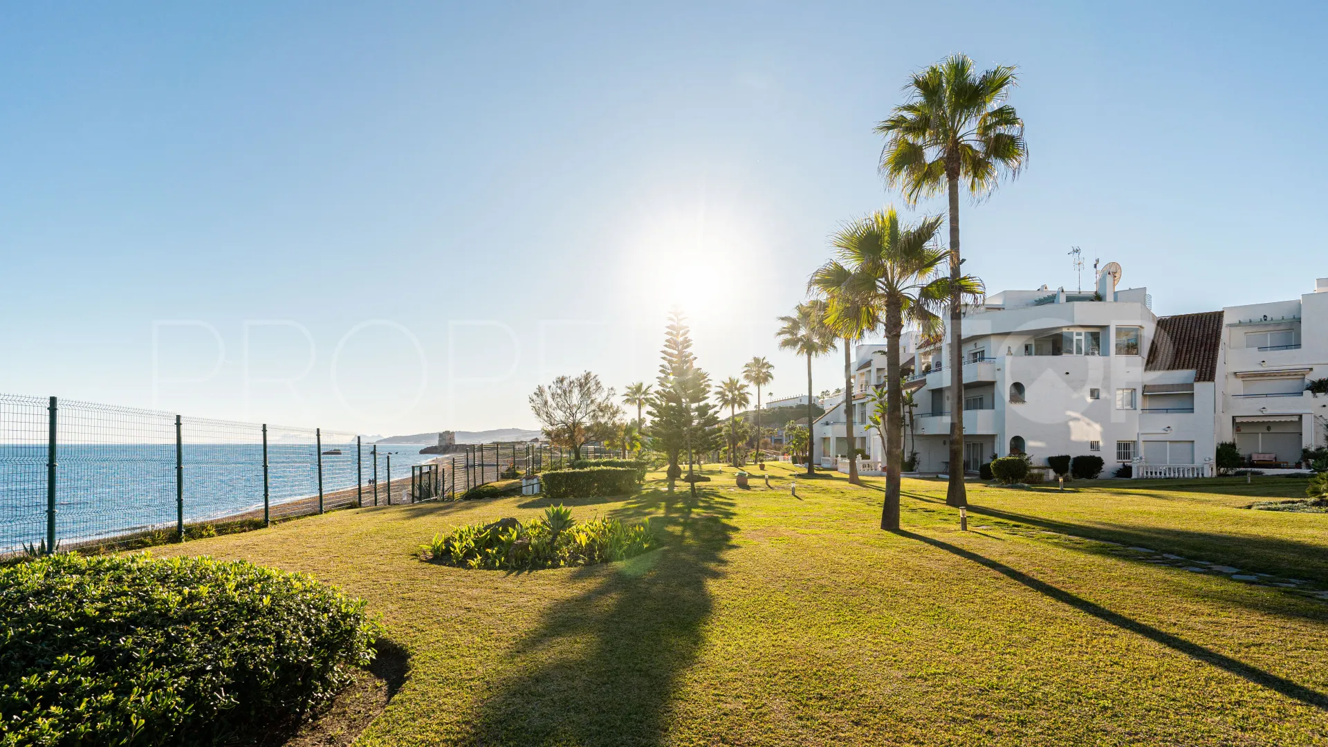 Se vende apartamento planta baja en Casares Playa de 2 dormitorios