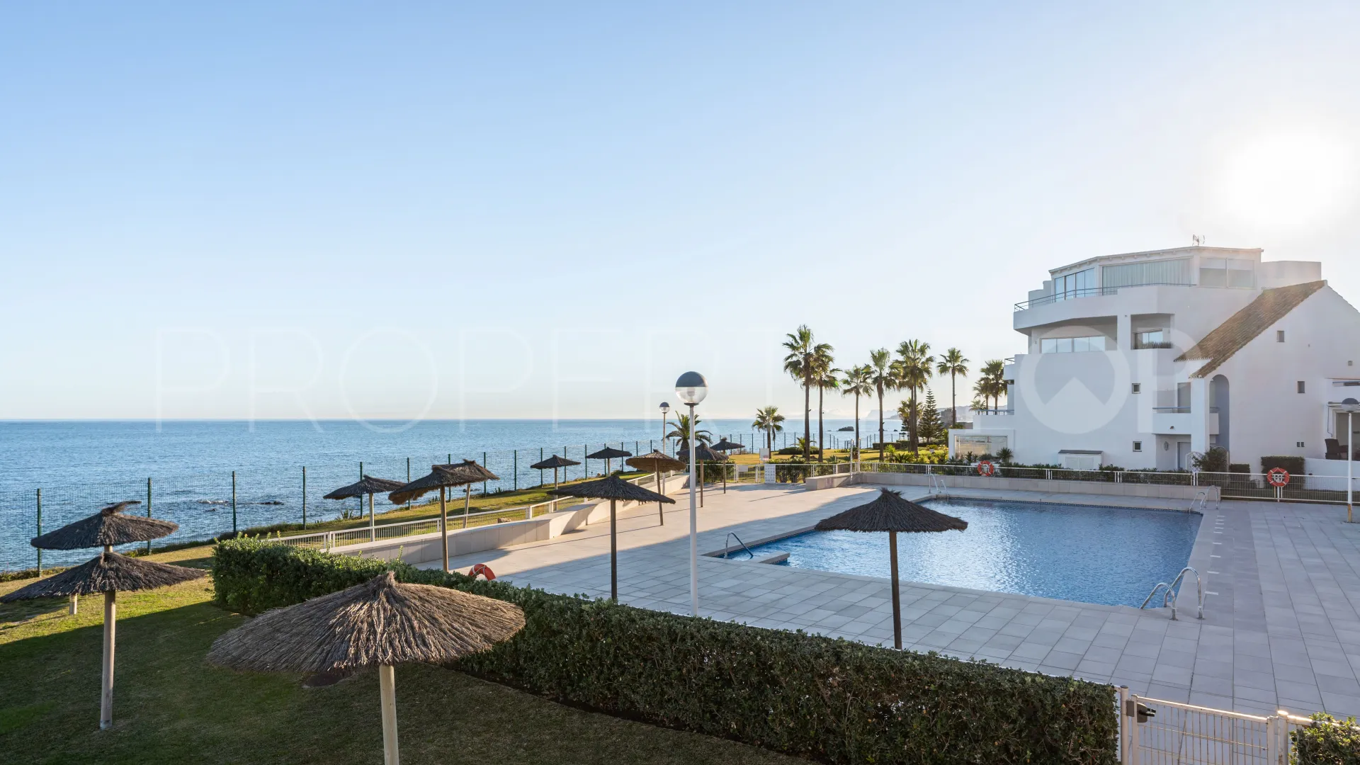 Se vende apartamento planta baja en Casares Playa de 2 dormitorios