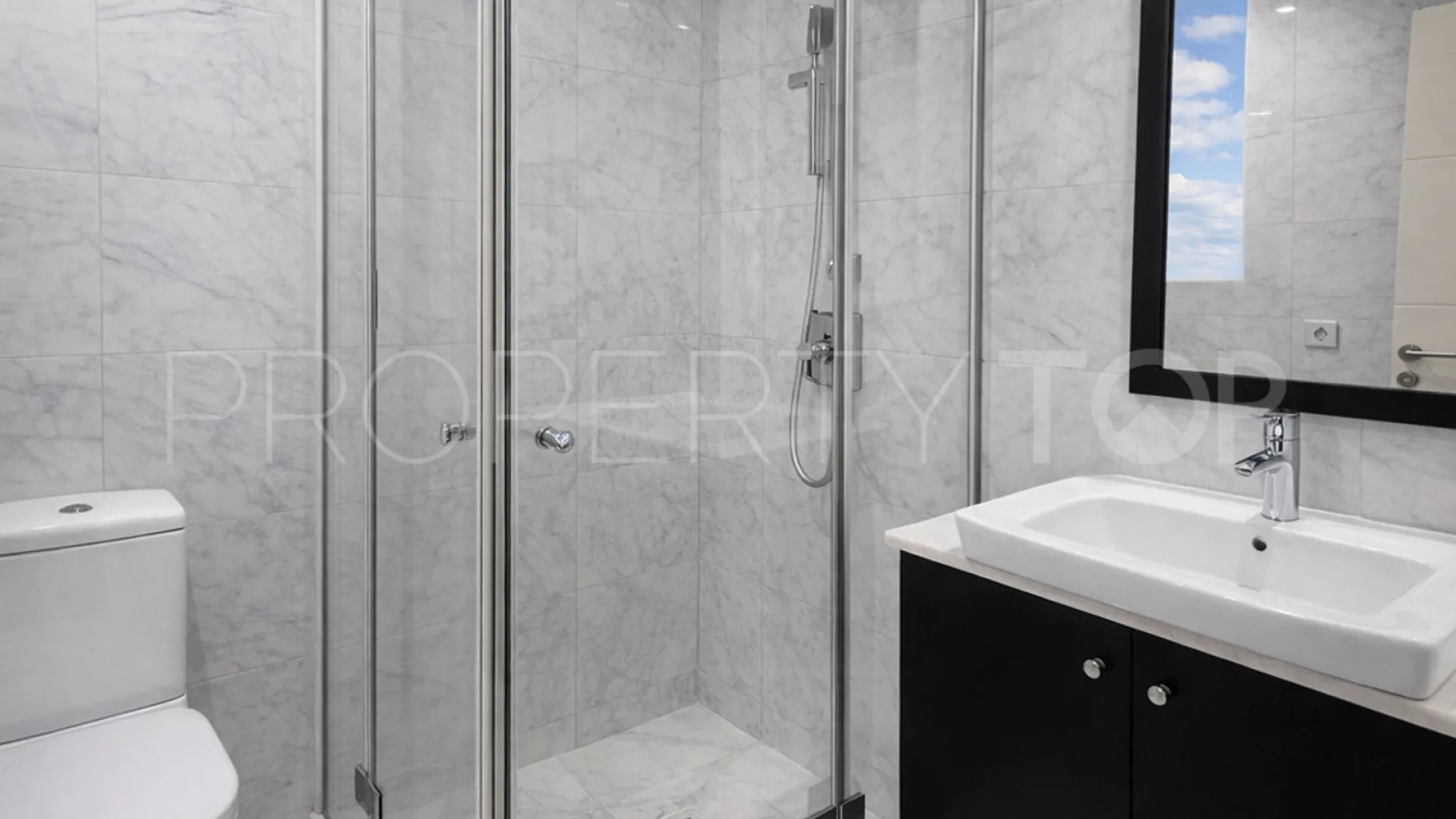 Se vende apartamento planta baja en Casares Playa de 2 dormitorios