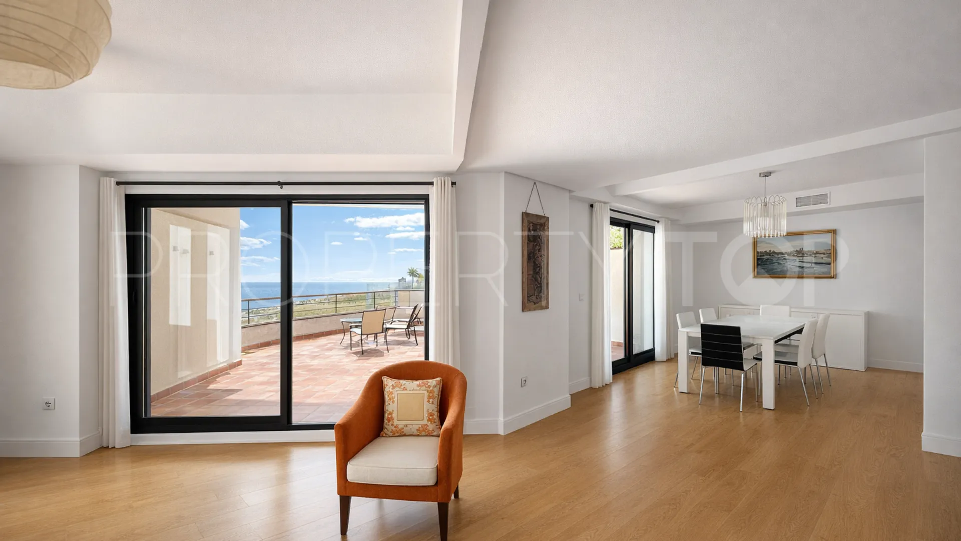 Se vende apartamento planta baja en Casares Playa de 2 dormitorios