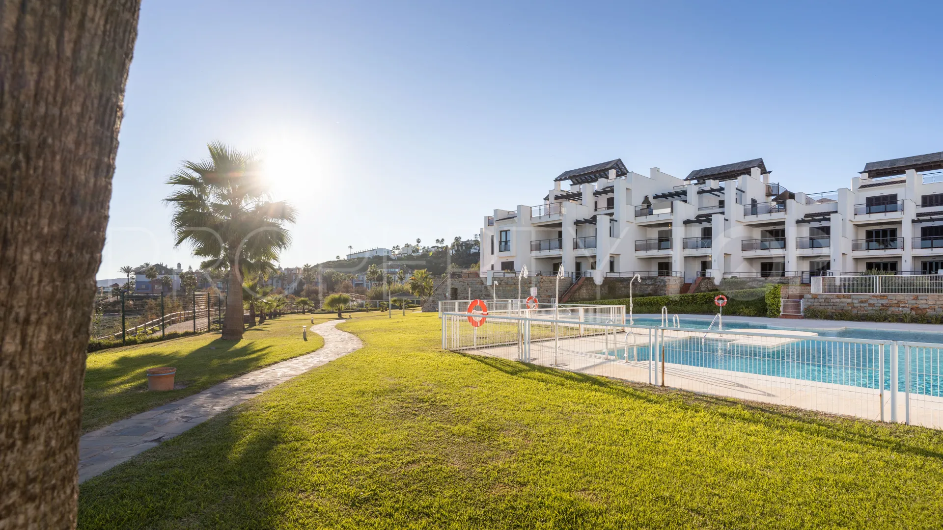 Se vende apartamento planta baja en Casares Playa de 2 dormitorios