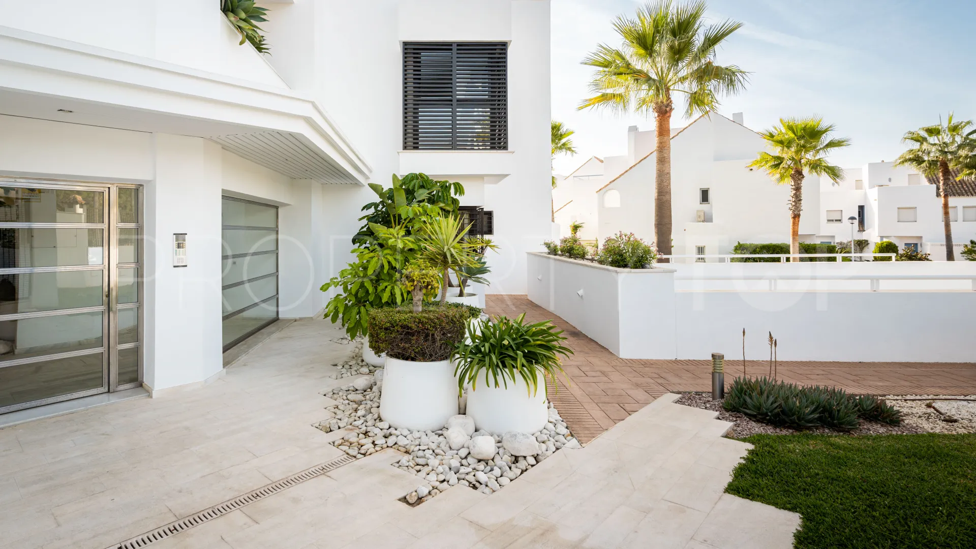 Se vende apartamento planta baja en Casares Playa de 2 dormitorios