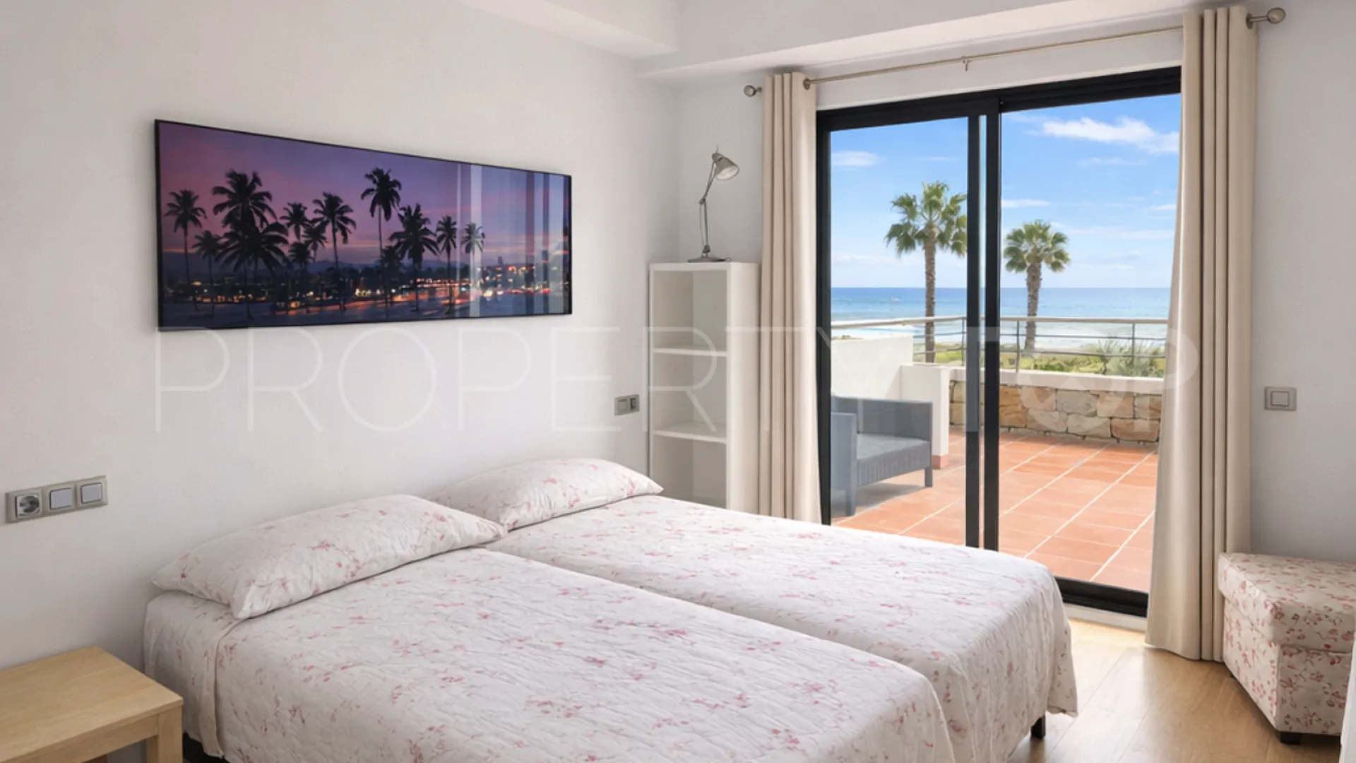 Se vende apartamento planta baja en Casares Playa de 2 dormitorios