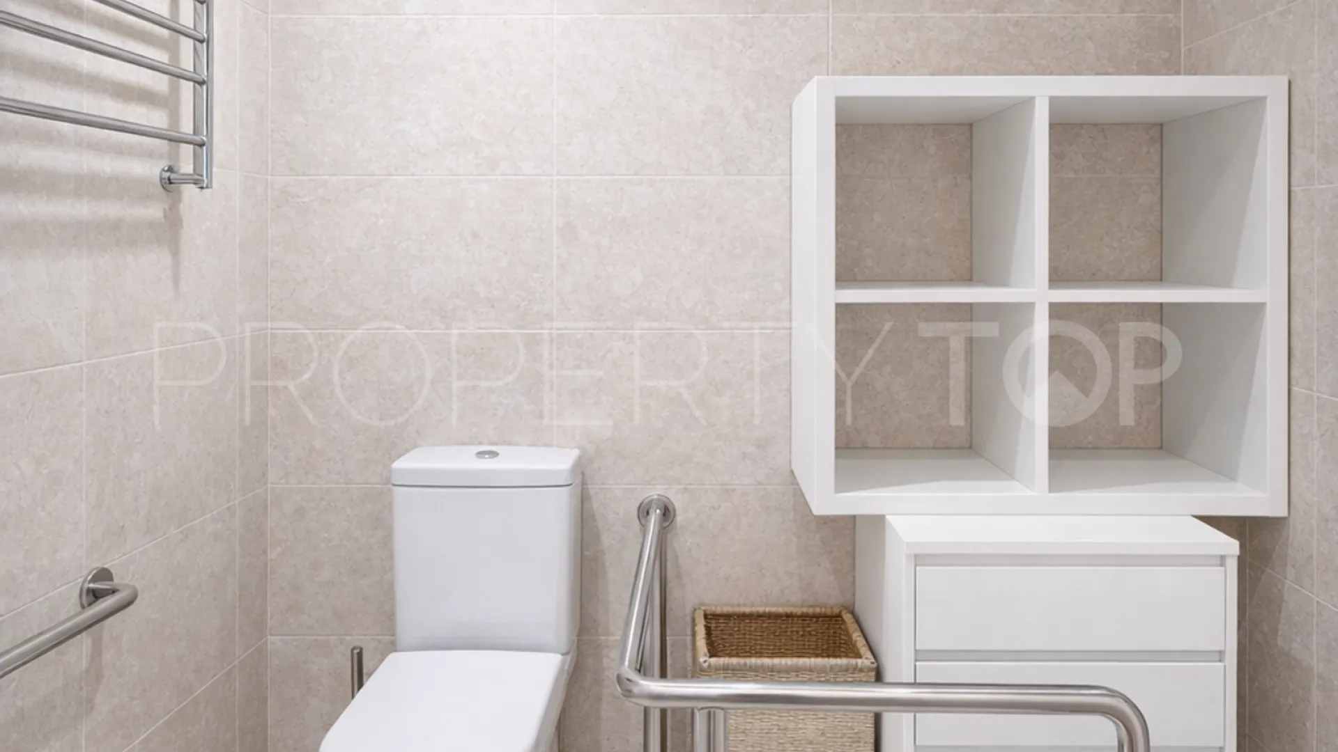 Se vende apartamento planta baja en Casares Playa de 2 dormitorios