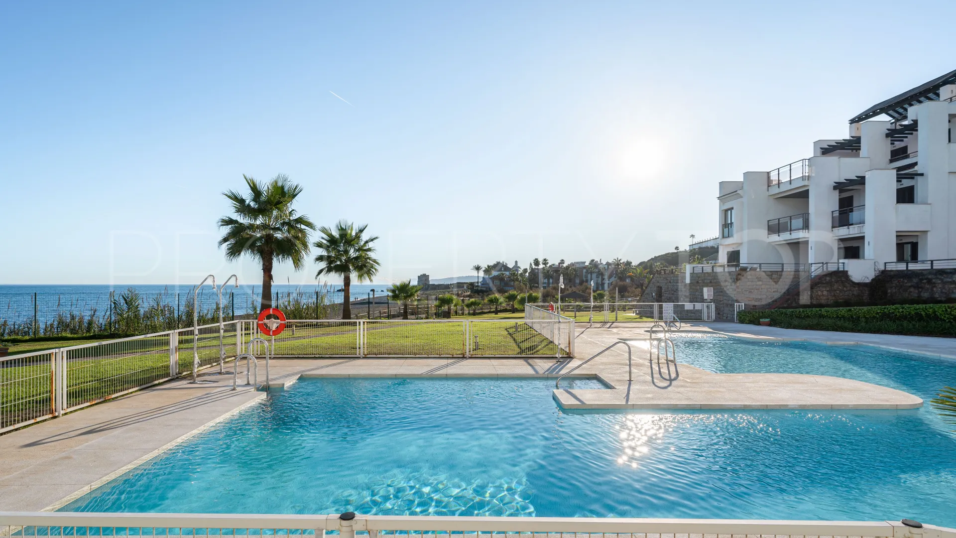 Se vende apartamento planta baja en Casares Playa de 2 dormitorios