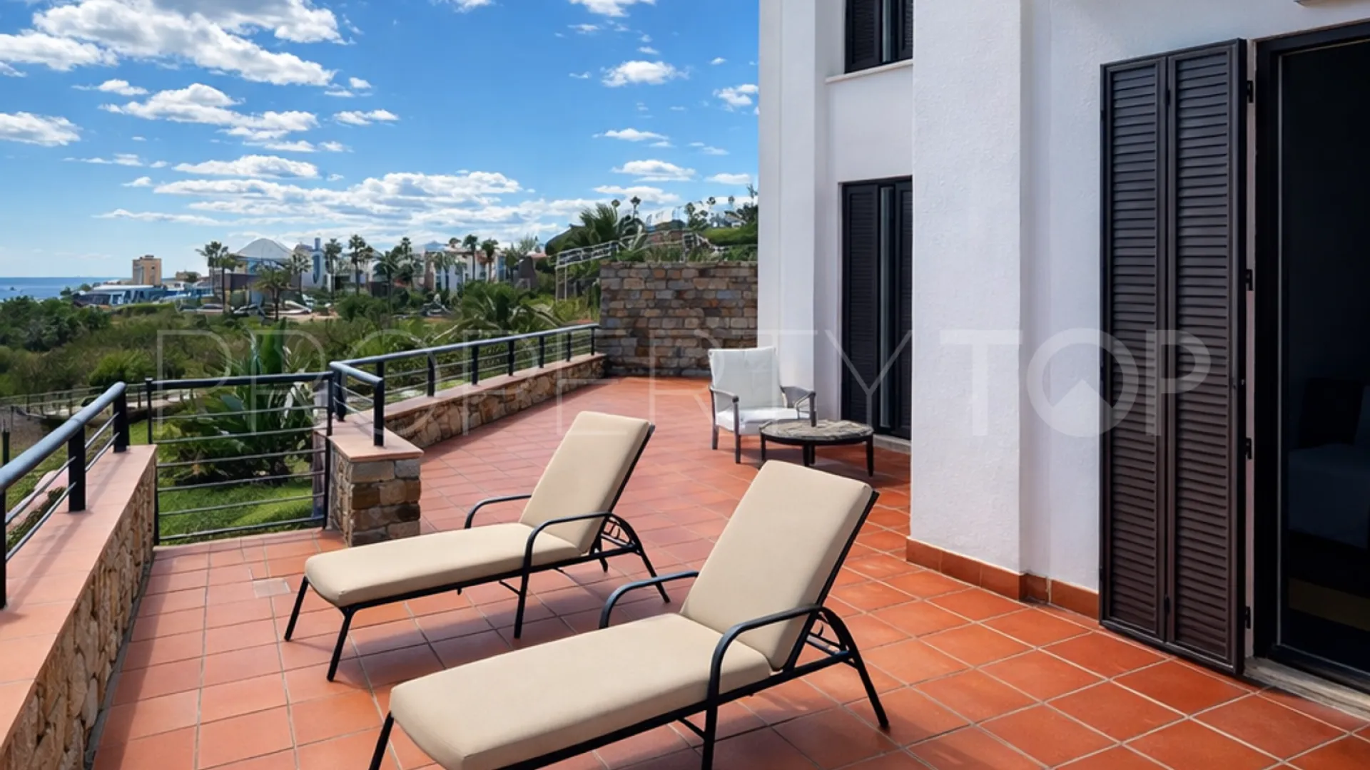 Se vende apartamento planta baja en Casares Playa de 2 dormitorios