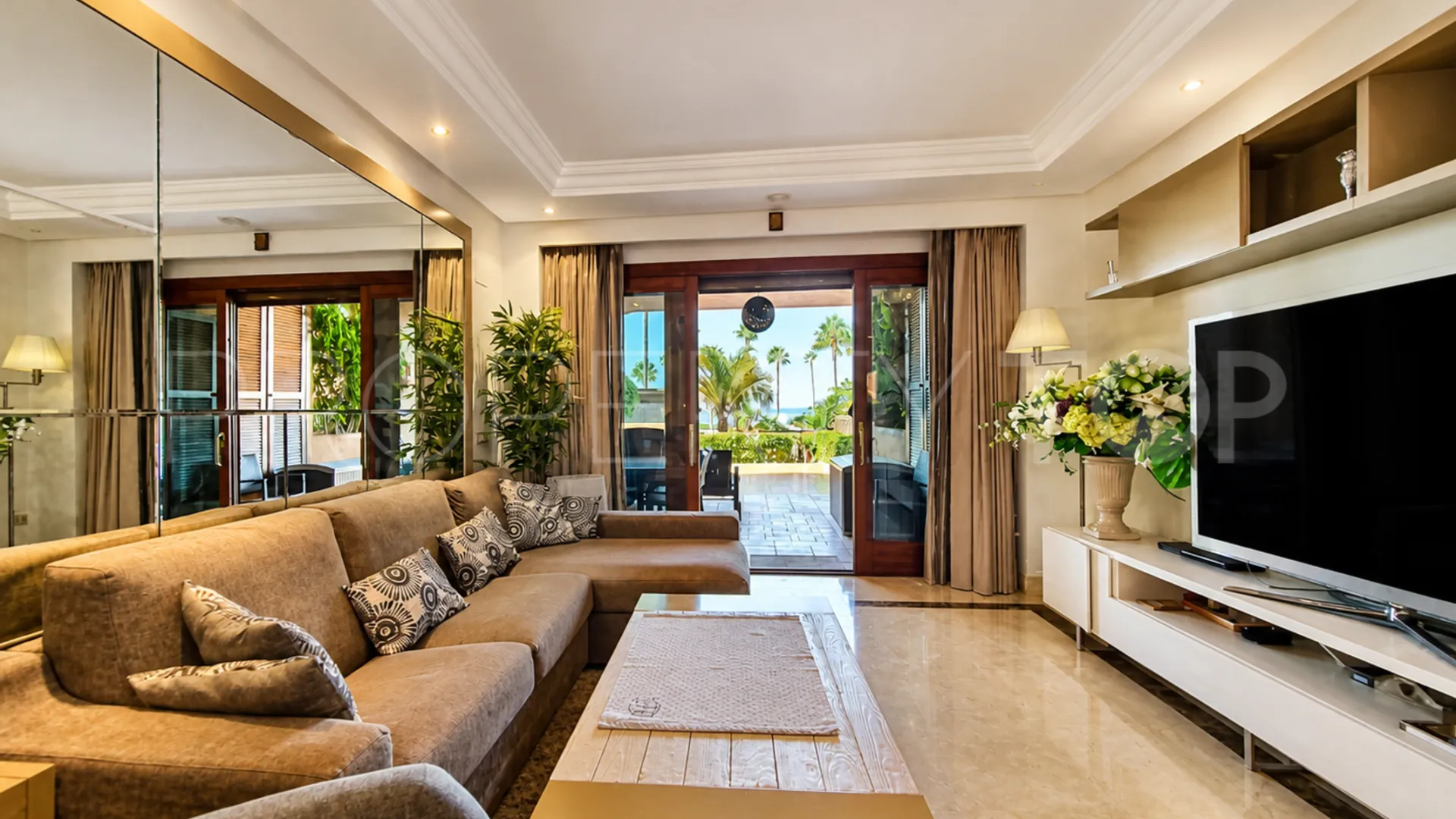 Se vende apartamento con 2 dormitorios en Estepona Este