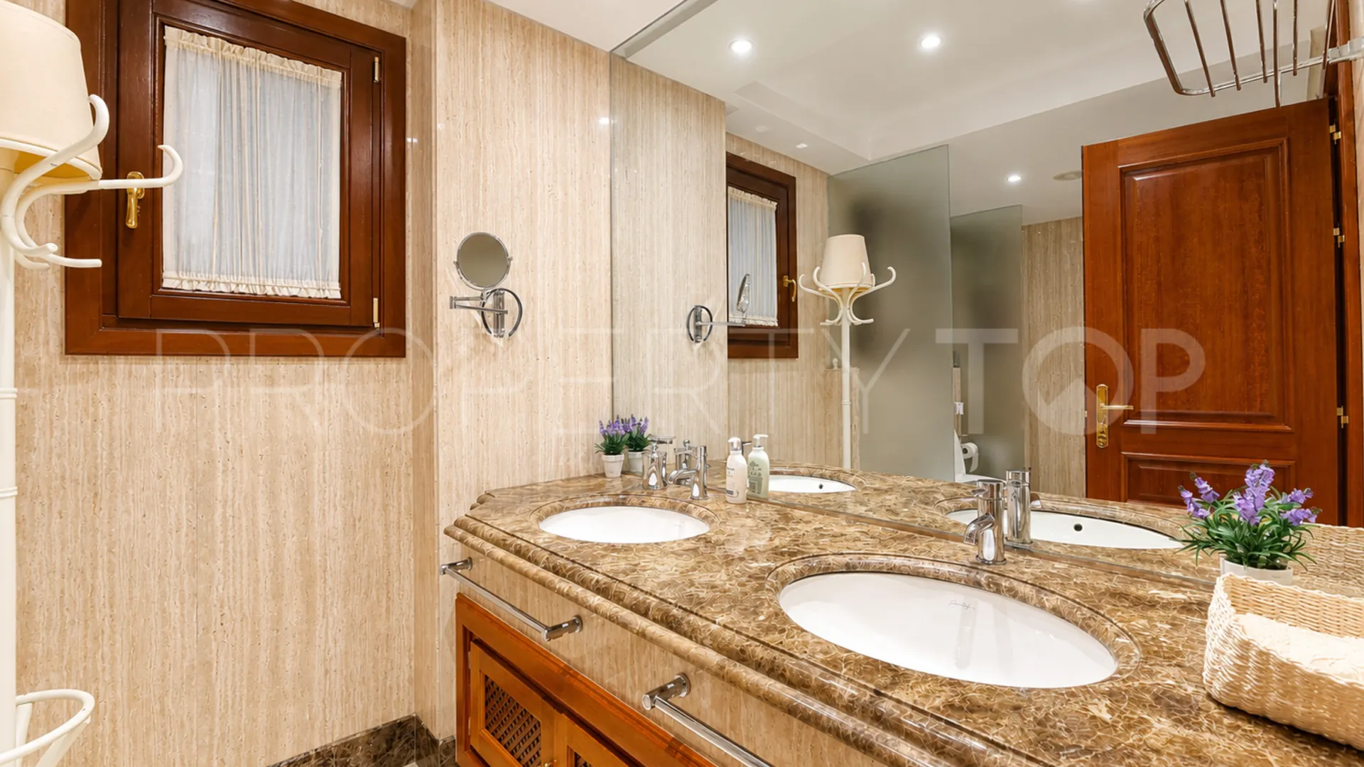 Se vende apartamento con 2 dormitorios en Estepona Este