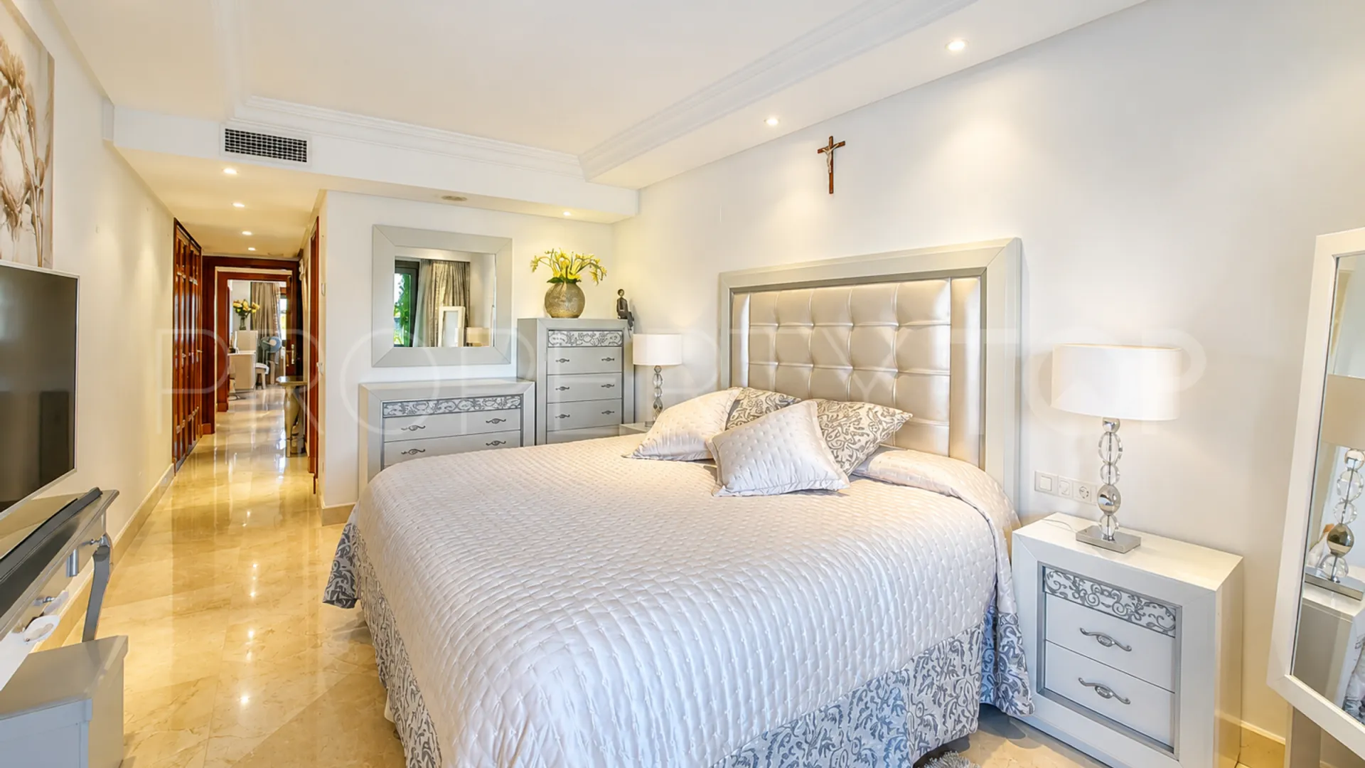 Se vende apartamento con 2 dormitorios en Estepona Este