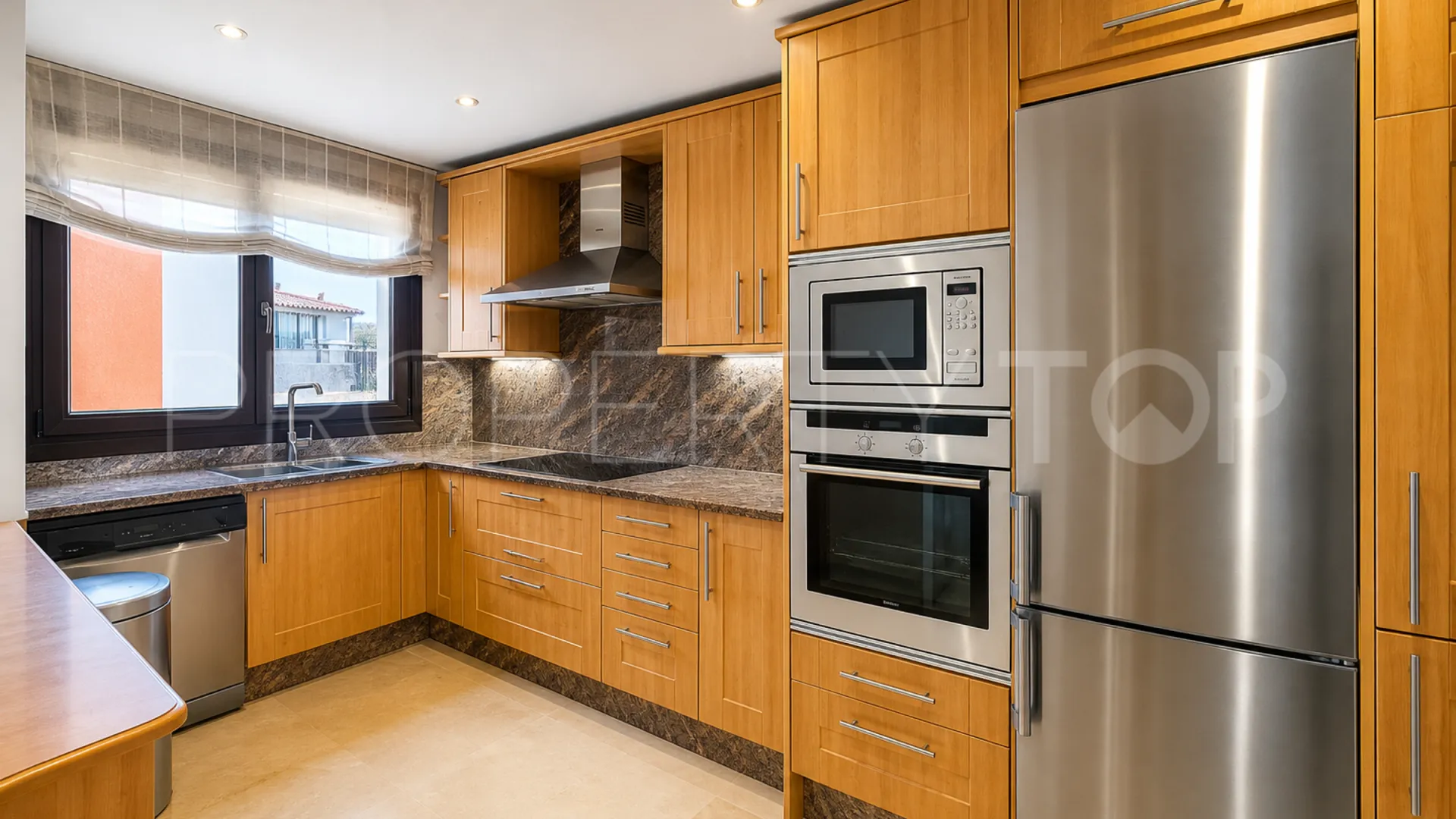 Se vende apartamento con 2 dormitorios en Estepona Este