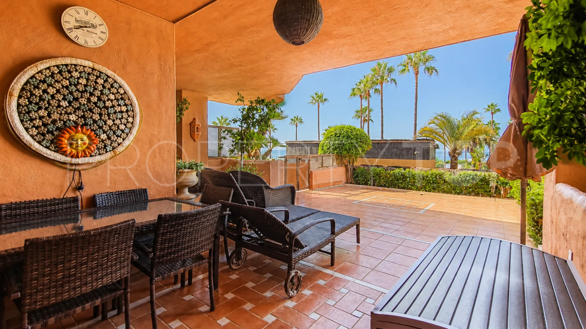Se vende apartamento con 2 dormitorios en Estepona Este