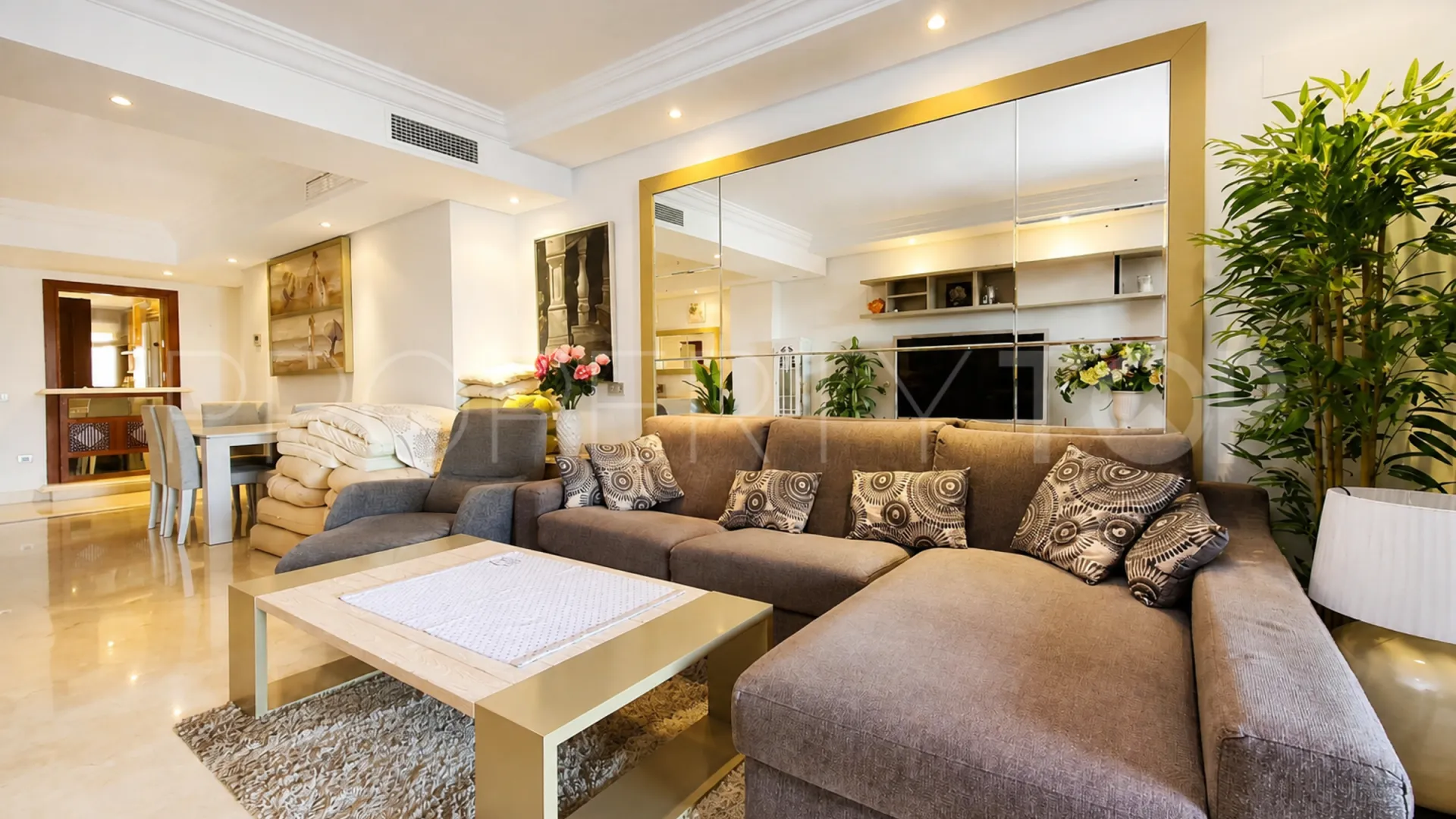 Se vende apartamento con 2 dormitorios en Estepona Este