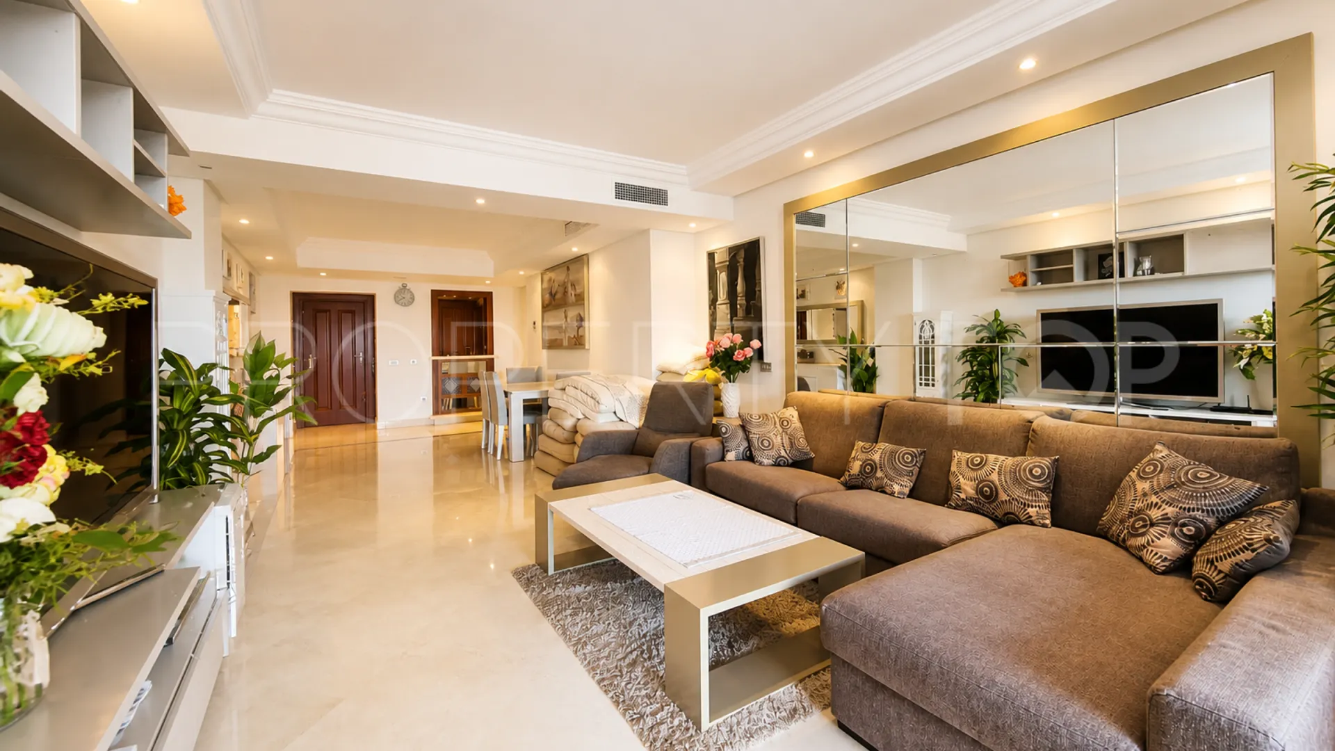 Se vende apartamento con 2 dormitorios en Estepona Este