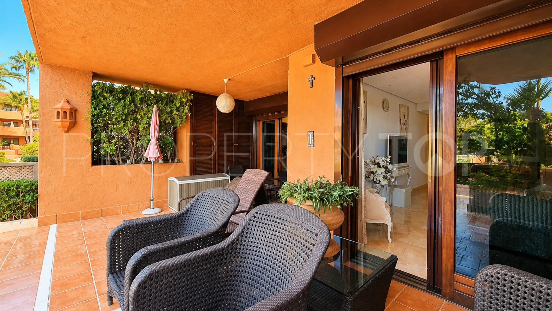 Se vende apartamento con 2 dormitorios en Estepona Este