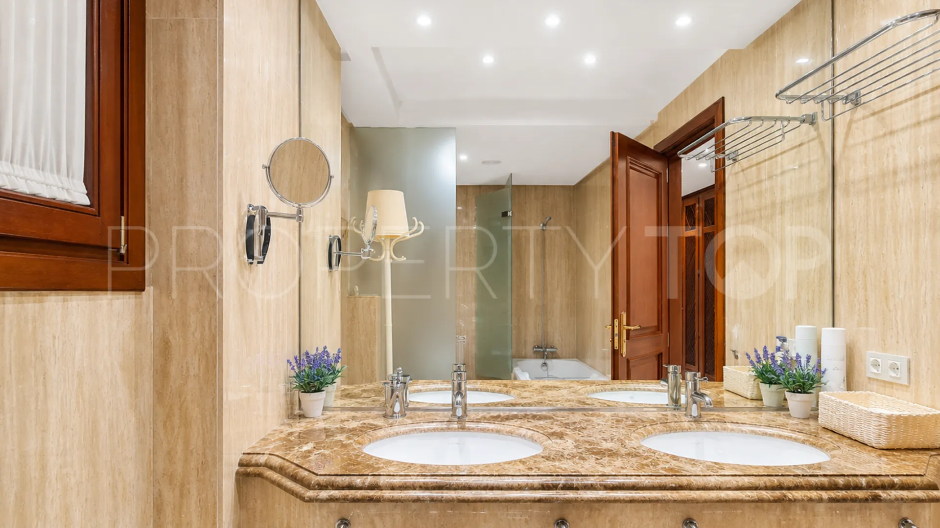 Se vende apartamento con 2 dormitorios en Estepona Este