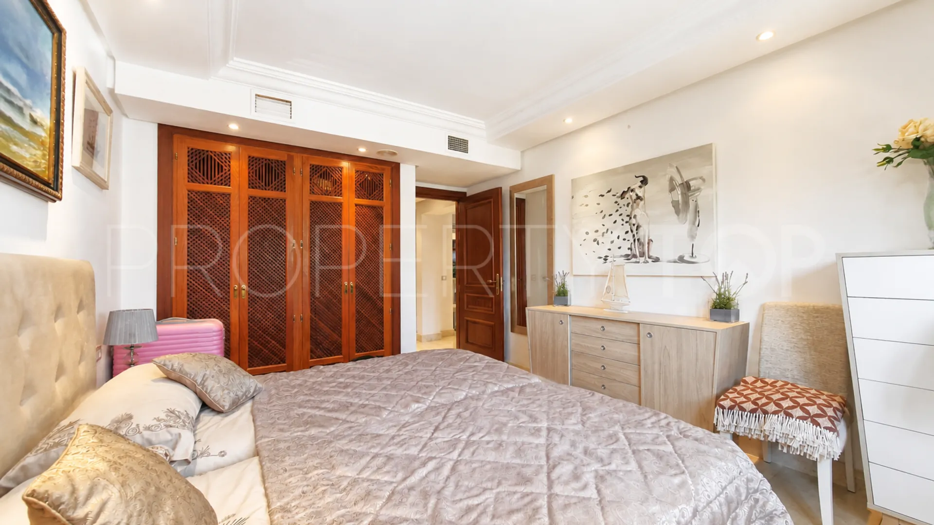 Se vende apartamento con 2 dormitorios en Estepona Este
